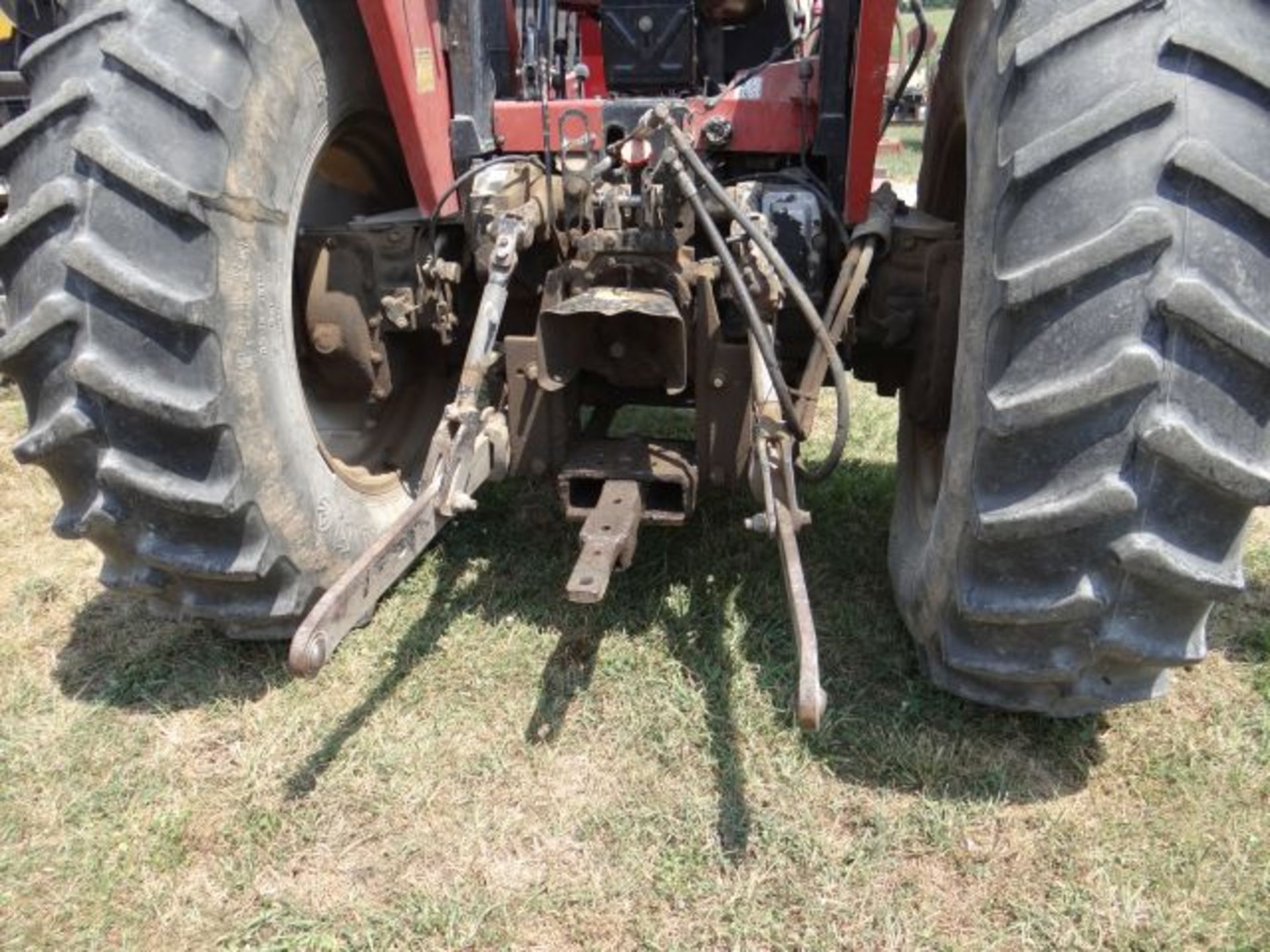 Case IH 1594 Tractor, 1988 w/Case IH 74L Loader, Bucket and Bale Spear, Manual in the Shed - Image 4 of 4
