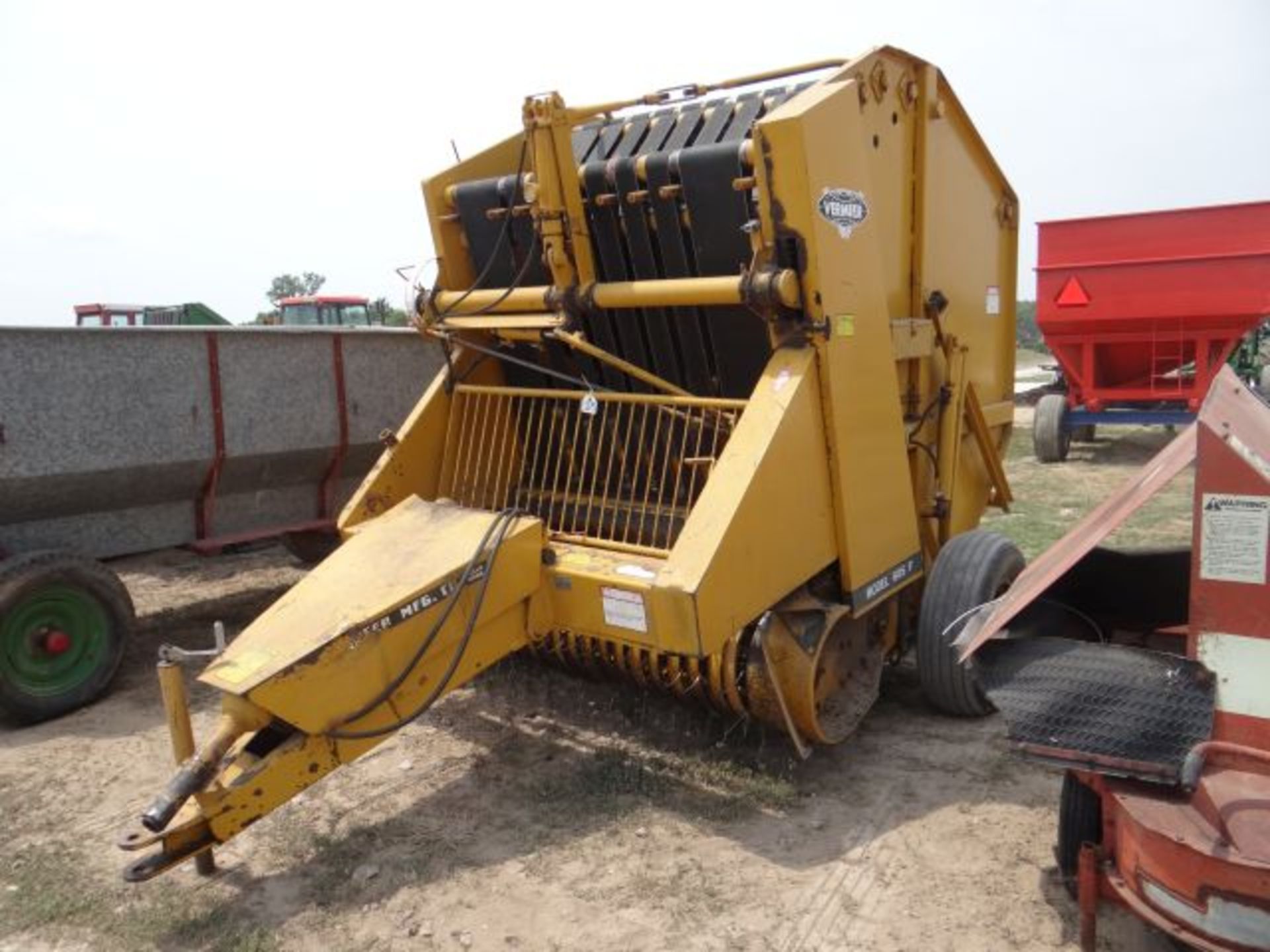 Vermeer 605F Round Baler 540 PTO, Always Shedded, Local Farmer, Needs a few teeth and gauge,