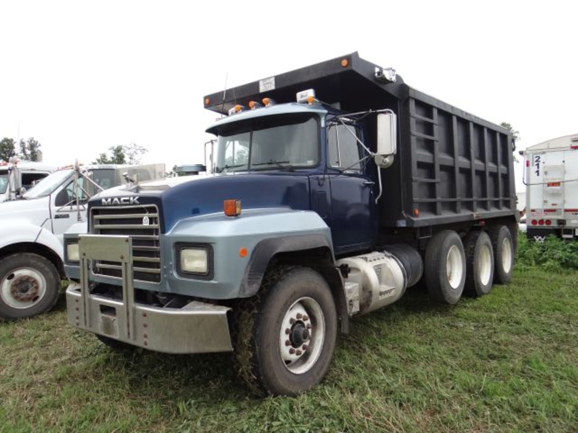 2001 Mack Dump Truck 428,000 miles, 350hp, E7 Mack Motor, 8LL Trans, Needs Tarp Parts, Title in