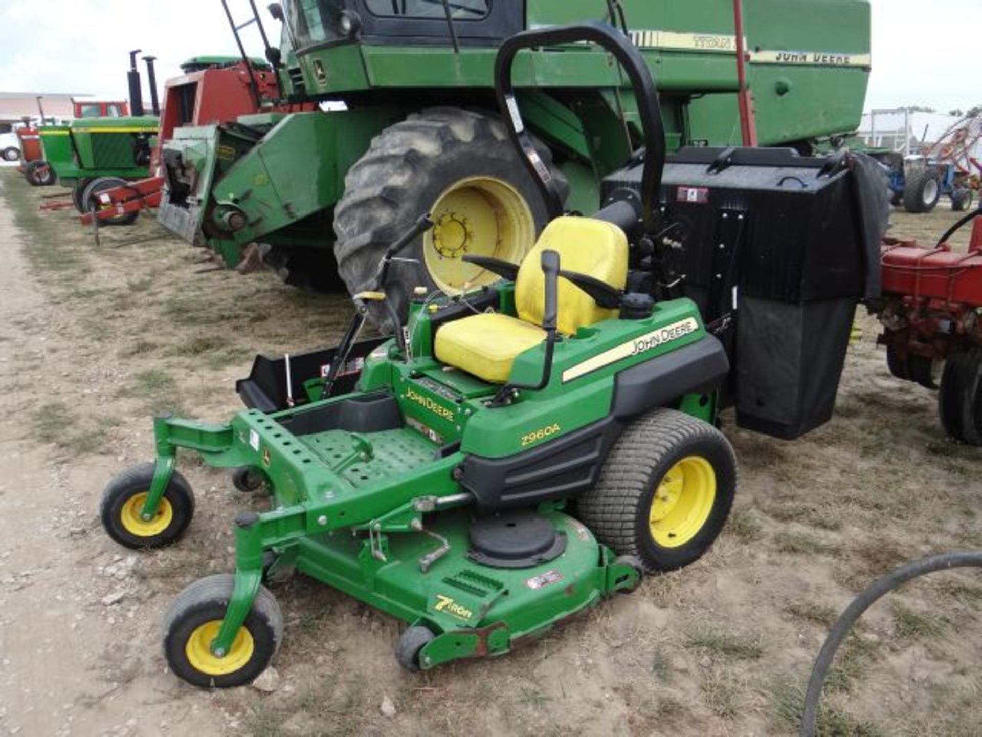 JD Z960A Riding Mower, 2011 #149905, 713 hrs, 60" Deck, 3 Bag Blower Collection System - Image 2 of 3