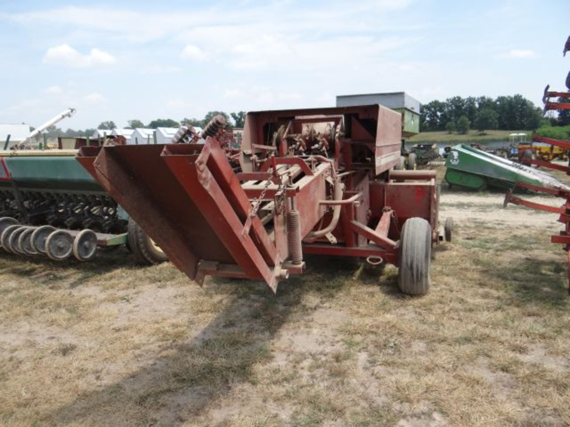 Hesston 4600 Inline Square Baler 540 PTO, Small Bales, Twine Tie, Manual in the Shed - Image 3 of 3