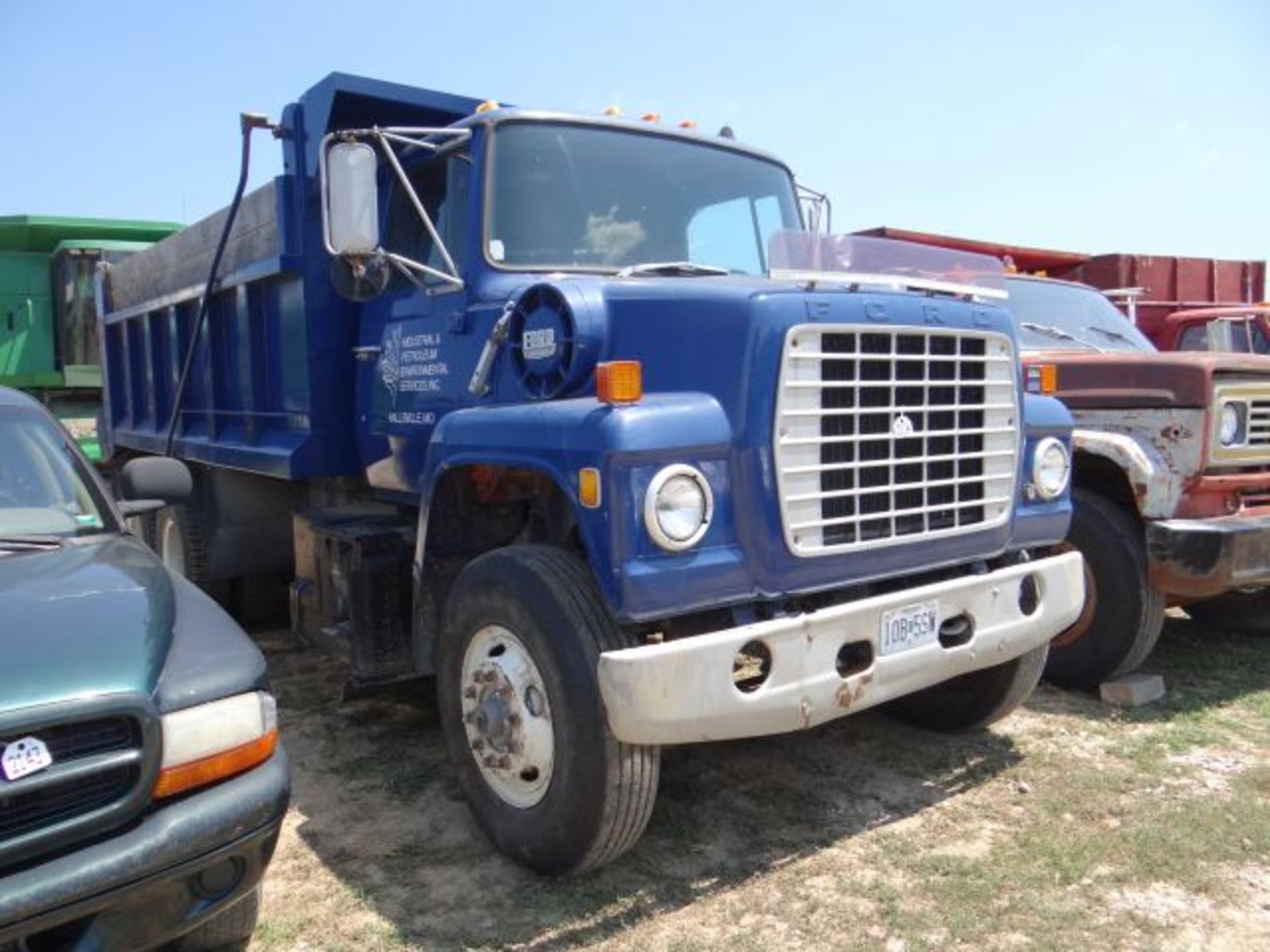 1981 Ford L9000 Dump Truck Runs Good, Title in the Office - Image 2 of 5