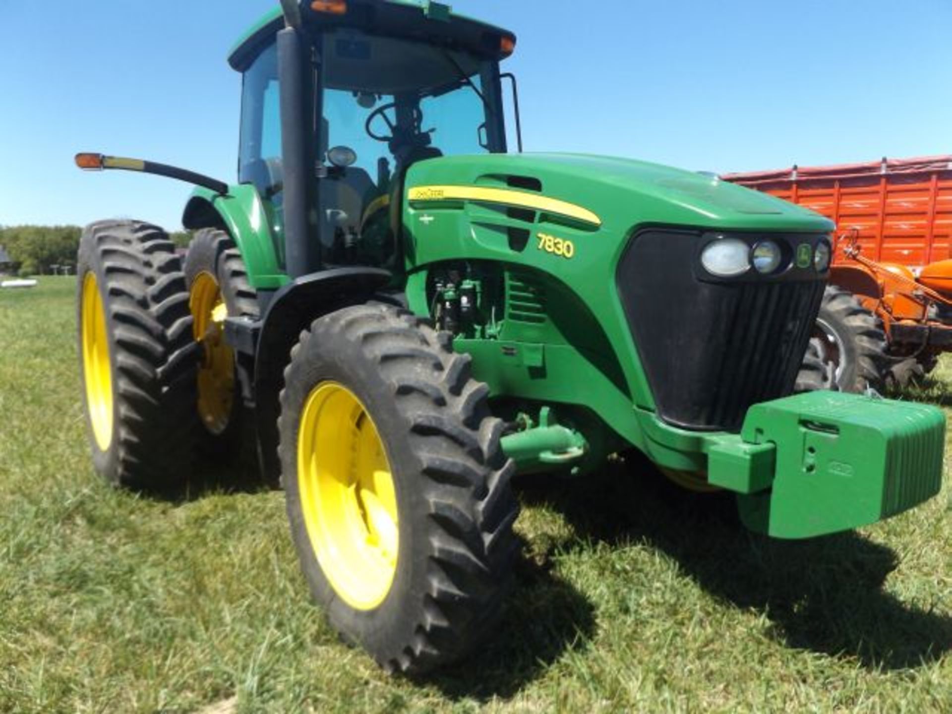 JD 7830 Tractor, 3171 hrs, MFWD, 3 SCVs, QH, 16sp PQ, 12 Front Weights, Buddy Seat, 480/80R46 - Image 3 of 9