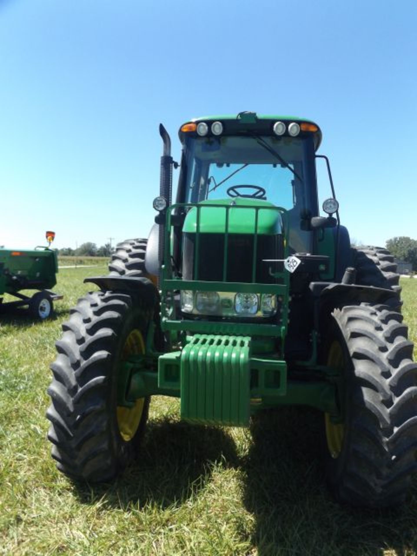 2008 JD 7430 Tractor, 2740 hrs, MFWD, 20sp PQ, ILS, 4 SCVs, QH, 8 Front Weights, 480/80R42 w/ Duals, - Image 2 of 9