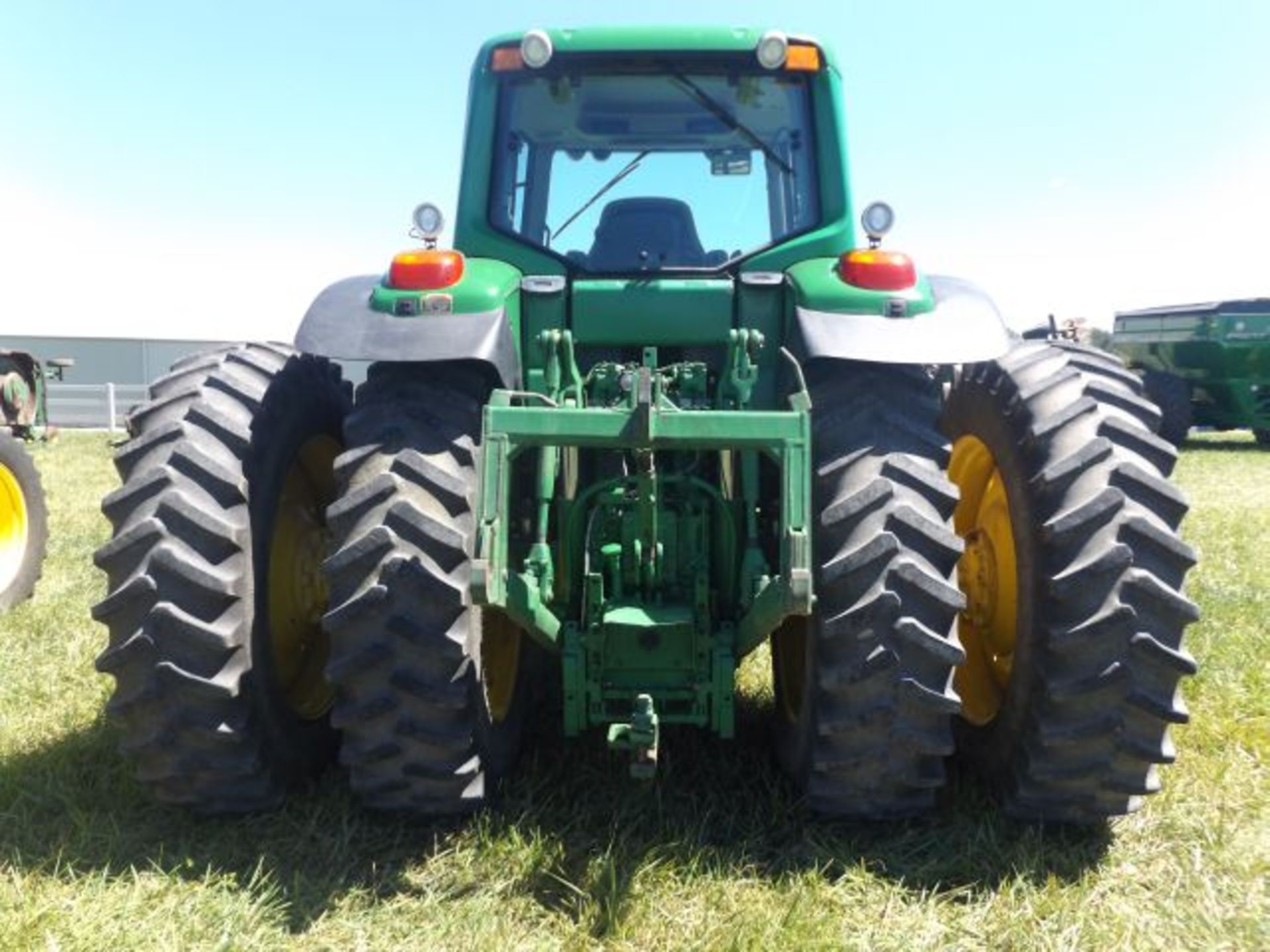 2008 JD 7430 Tractor, 2740 hrs, MFWD, 20sp PQ, ILS, 4 SCVs, QH, 8 Front Weights, 480/80R42 w/ Duals, - Image 5 of 9