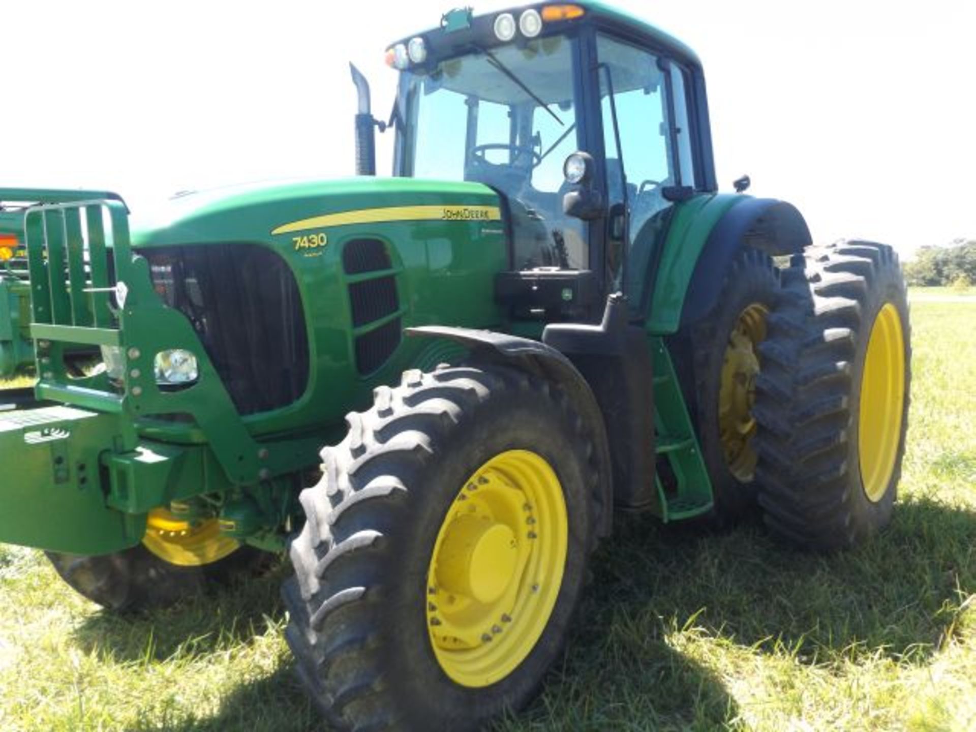 2008 JD 7430 Tractor, 2740 hrs, MFWD, 20sp PQ, ILS, 4 SCVs, QH, 8 Front Weights, 480/80R42 w/ Duals,