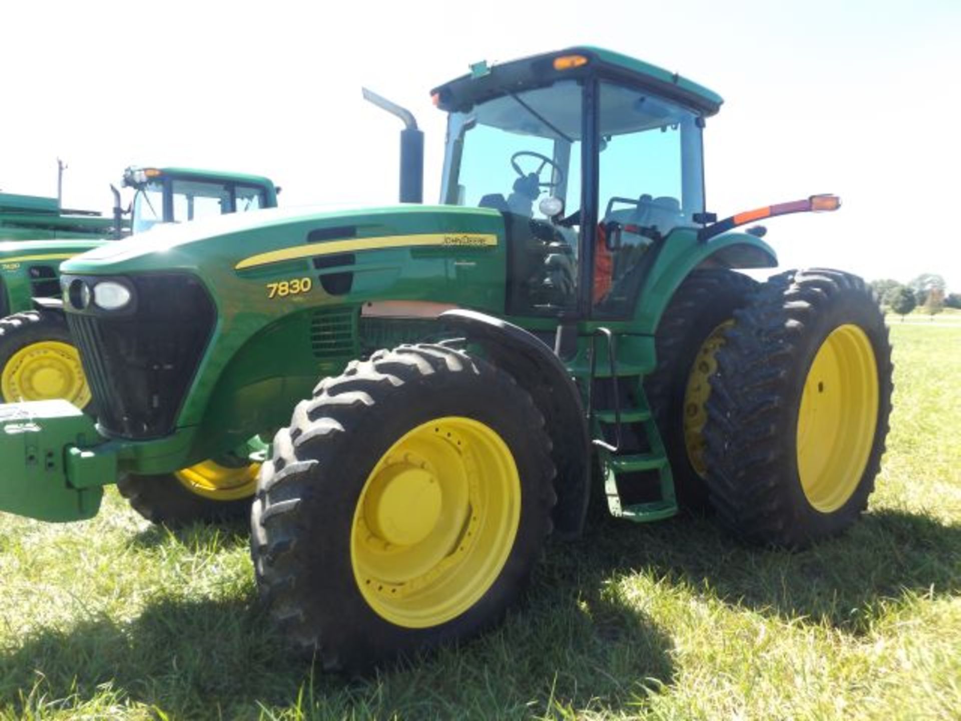 JD 7830 Tractor, 3171 hrs, MFWD, 3 SCVs, QH, 16sp PQ, 12 Front Weights, Buddy Seat, 480/80R46