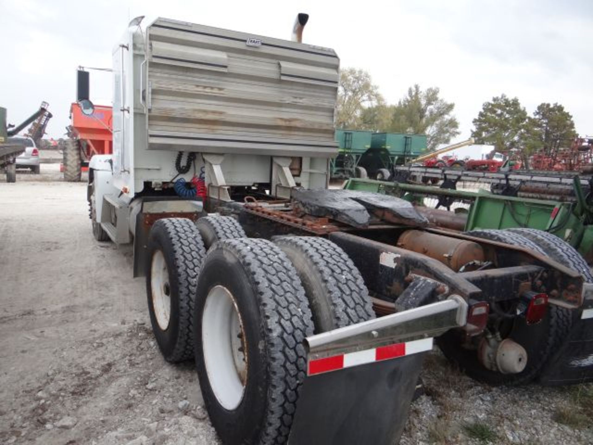 1993 Freightliner Semi Truck N-14 Cummins, Heavy Axles, Cold A/C, 9 Speed, TITLE IN OFFICE - Image 5 of 5