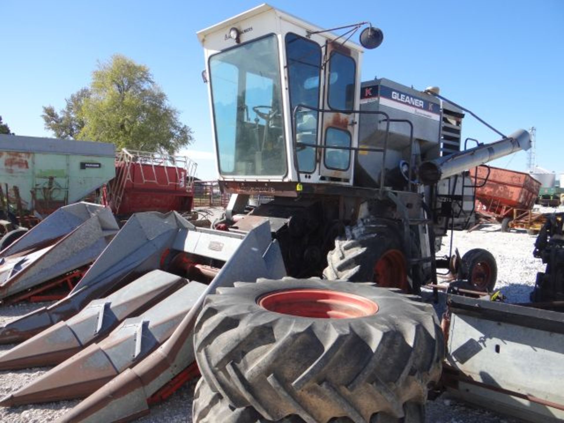 Gleaner K Combine Gas, 2WD, Spreader - Image 4 of 4