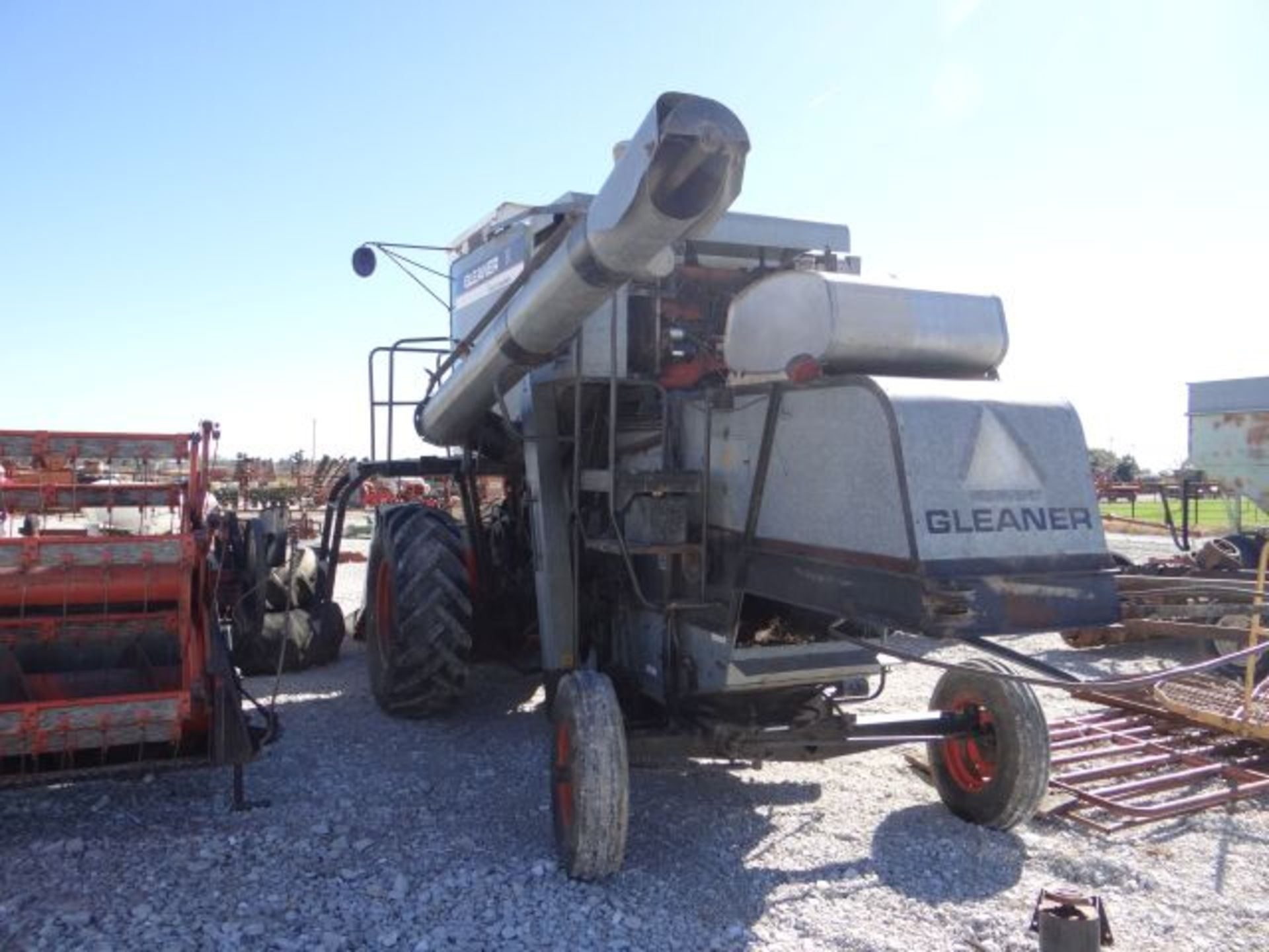 Gleaner K Combine Gas, 2WD, Spreader - Image 3 of 4