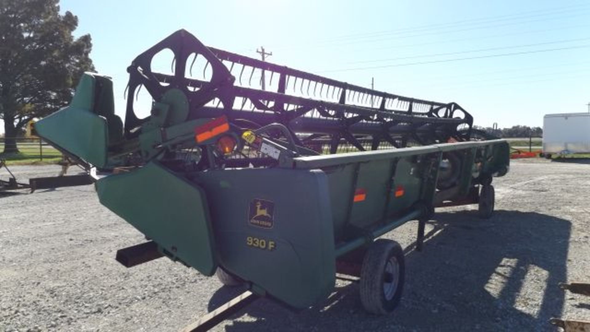 JD 930F Flex Grain Head 30', Contour Master, Head Sight on Cart, Sell as one unit - Image 2 of 2