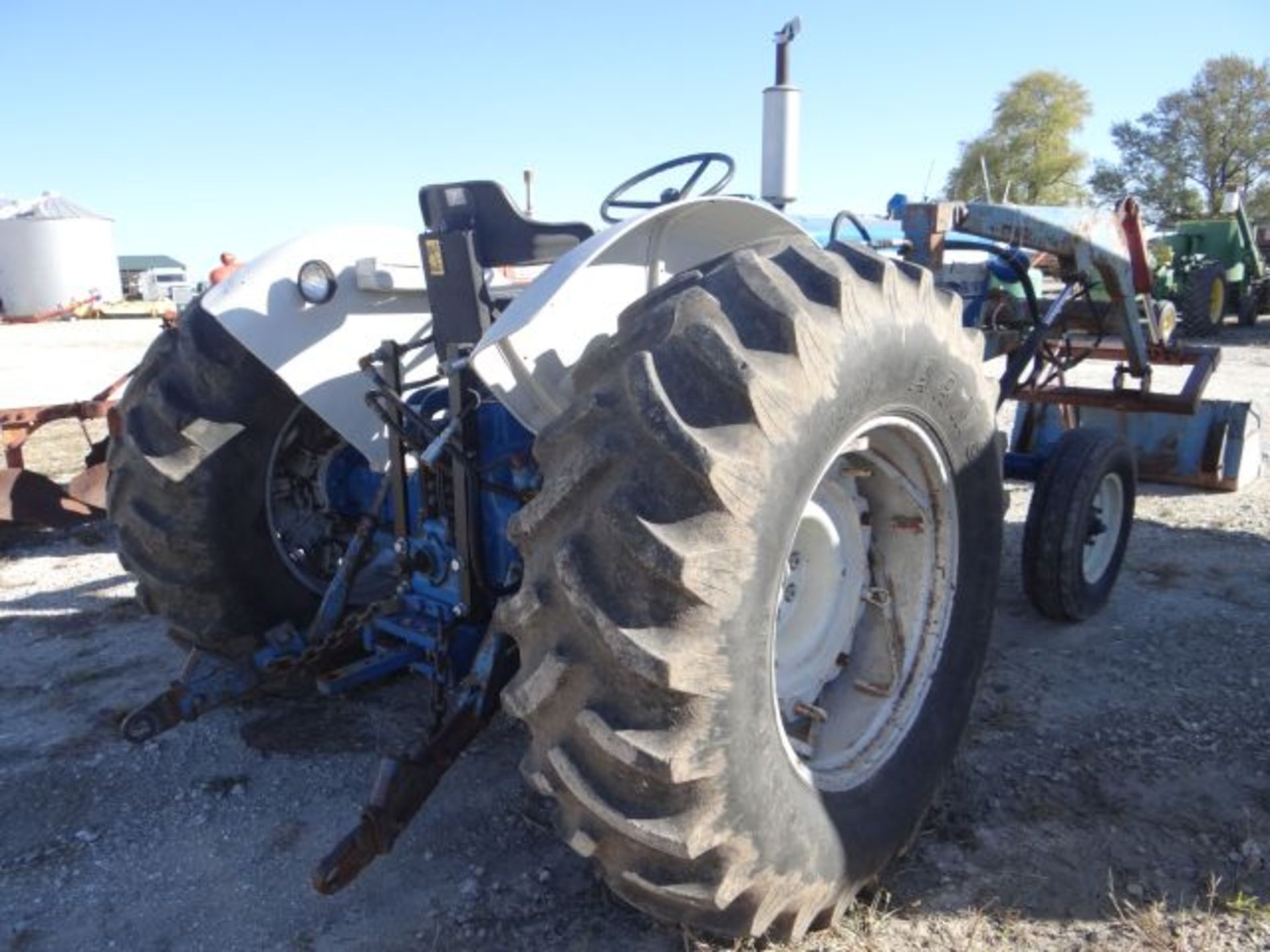 1965 Ford 5000 Tractor Diesel, Good Rubber, Everything Works, 540 PTO, w/Loader and Bale Spear, Good - Image 3 of 4