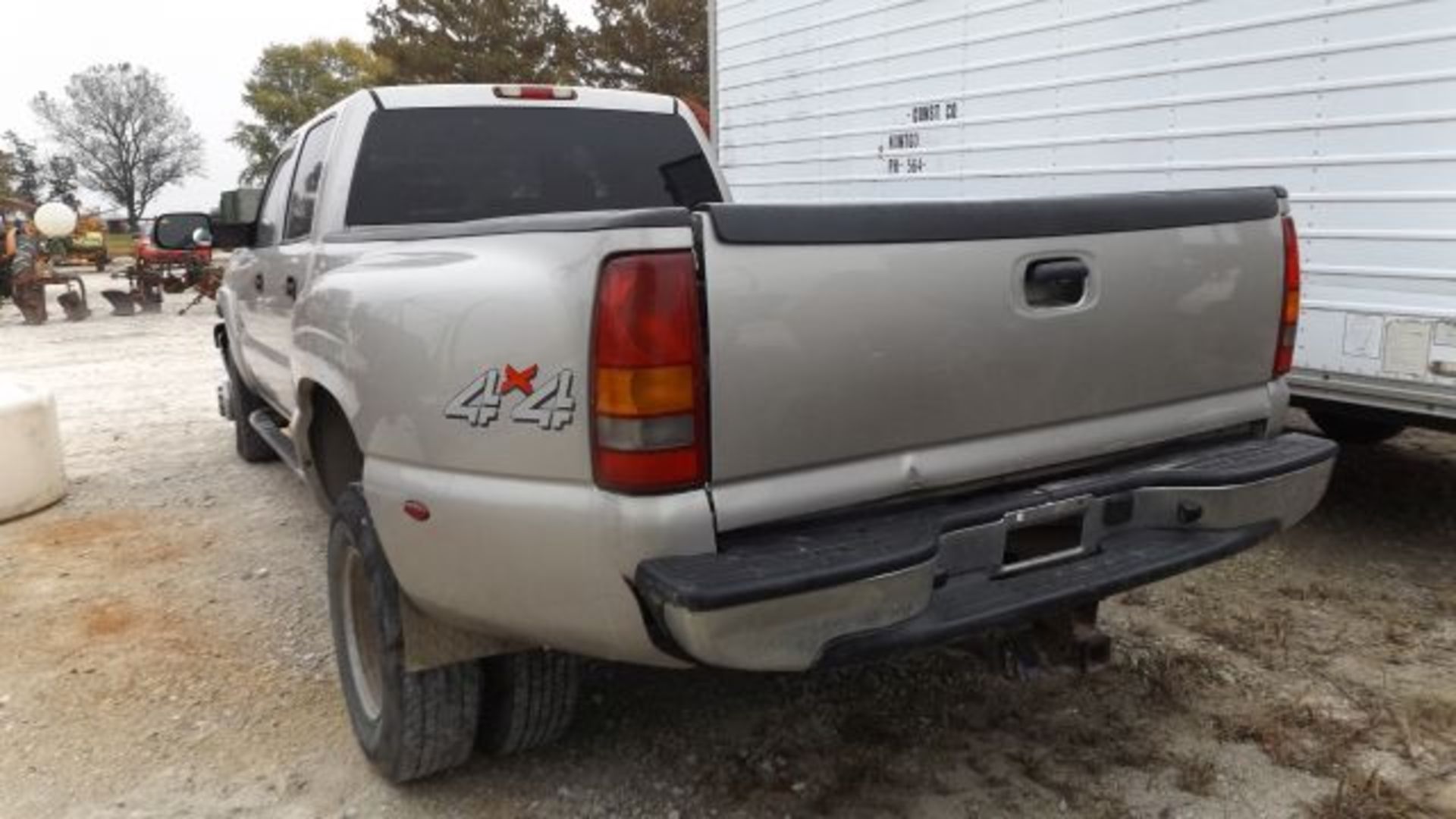 2004 Chevrolet Pickup 274,000 miles, 1 ton, Dual Wheels, Crew Cab, 4x4, Good Air & Heat, Dura Max - Image 4 of 4