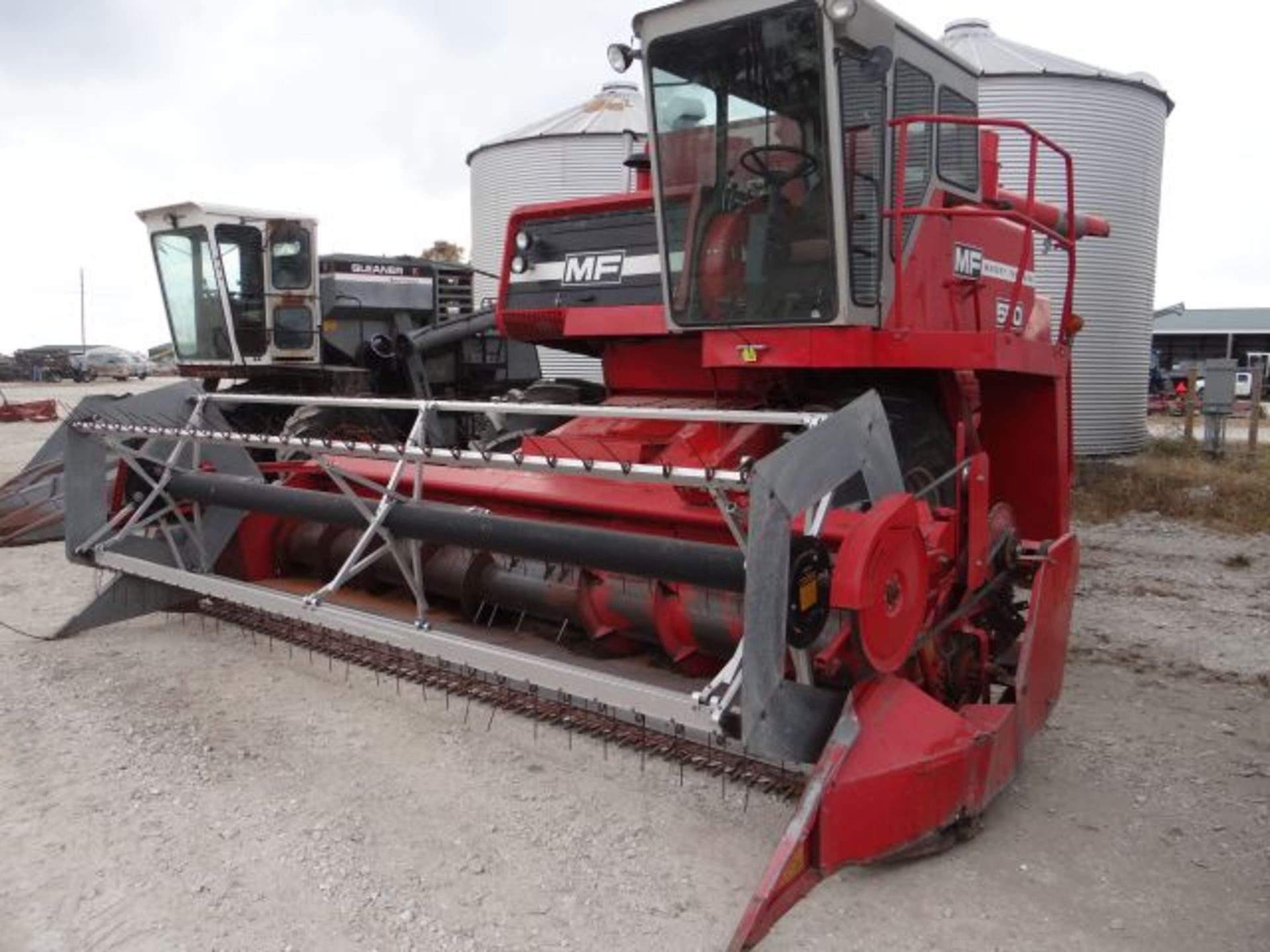 Massey 550 Combine, 1980 2068 hrs, 1-Owner, Chrome Cylinder Bars, Sells w/ 16' Grain Head, Books - Image 4 of 4