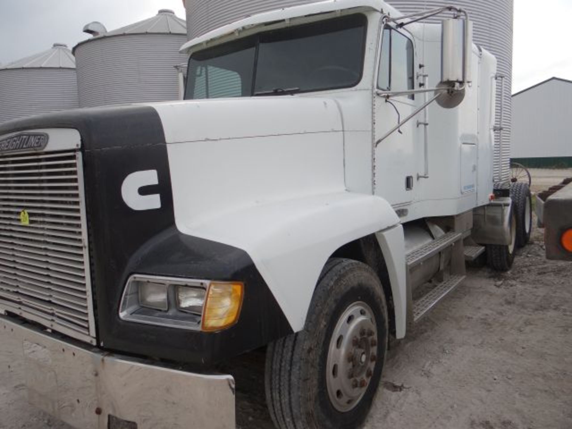 1993 Freightliner Semi Truck N-14 Cummins, Heavy Axles, Cold A/C, 9 Speed, TITLE IN OFFICE