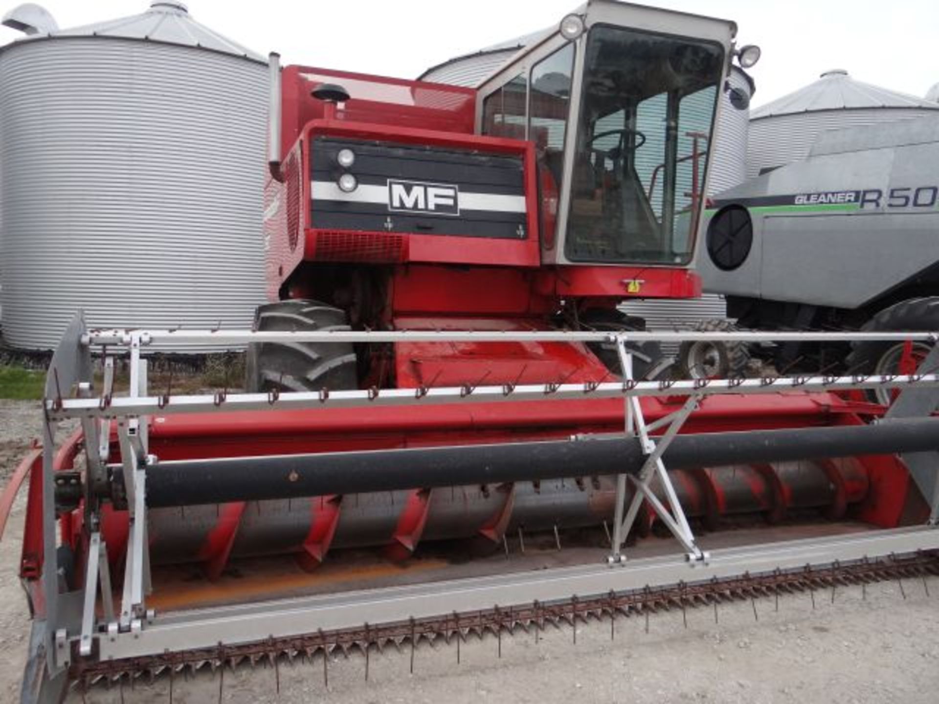 Massey 550 Combine, 1980 2068 hrs, 1-Owner, Chrome Cylinder Bars, Sells w/ 16' Grain Head, Books - Image 3 of 4