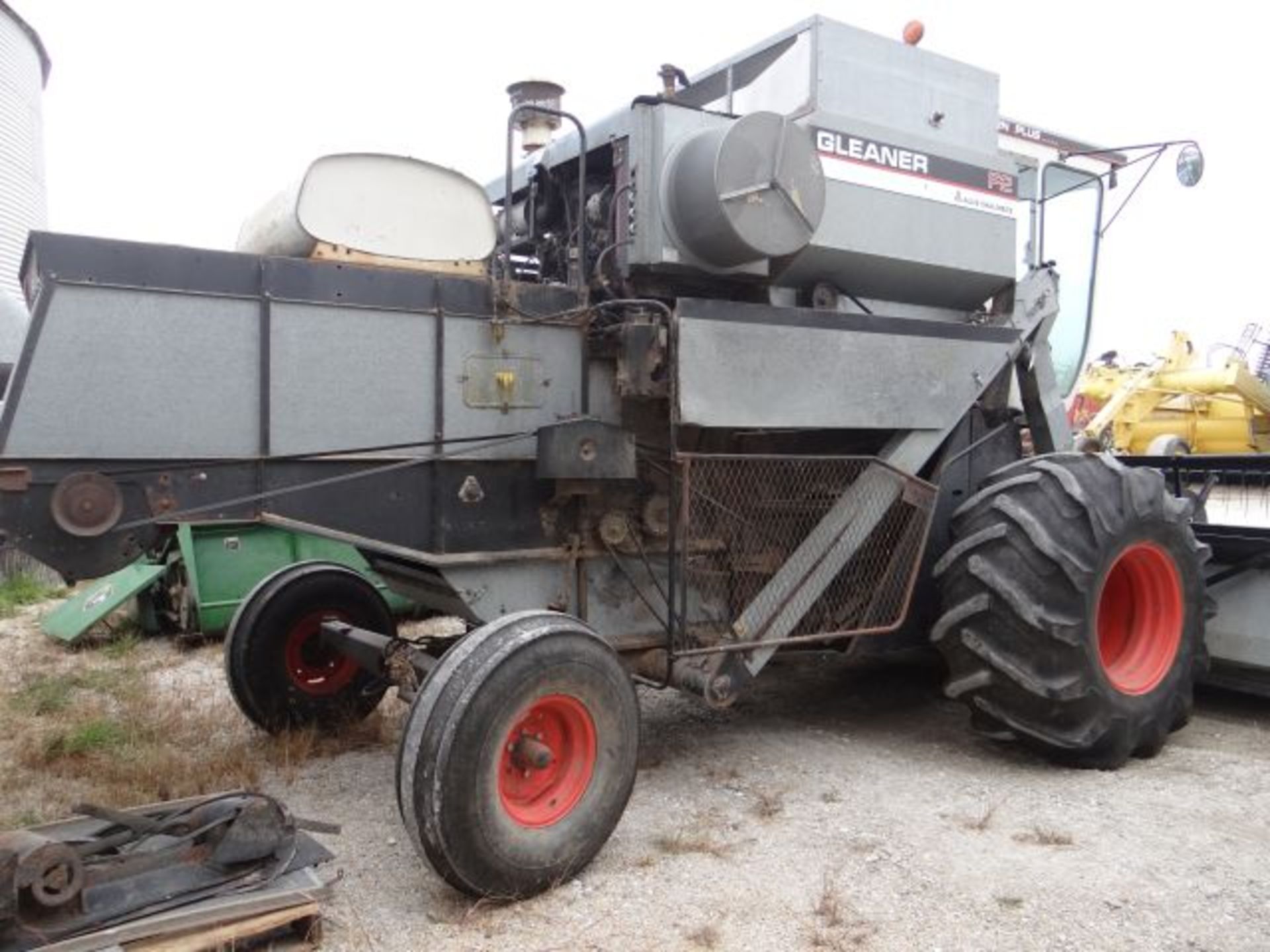 Gleaner F2 Combine w/ 15', Flex Head, Operational, New Seperator Clutch, New Belts, Used Last Year - Image 2 of 3