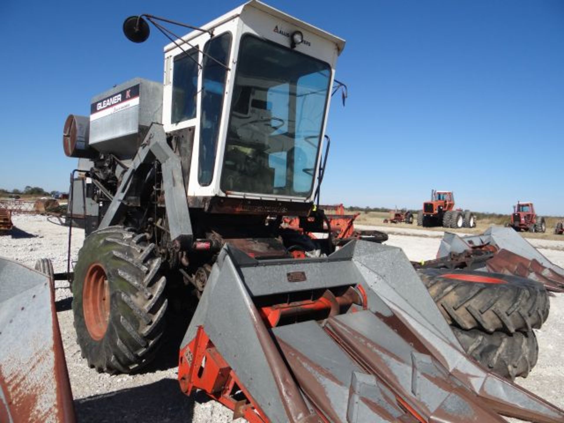 Gleaner K Combine Gas, 2WD, Spreader