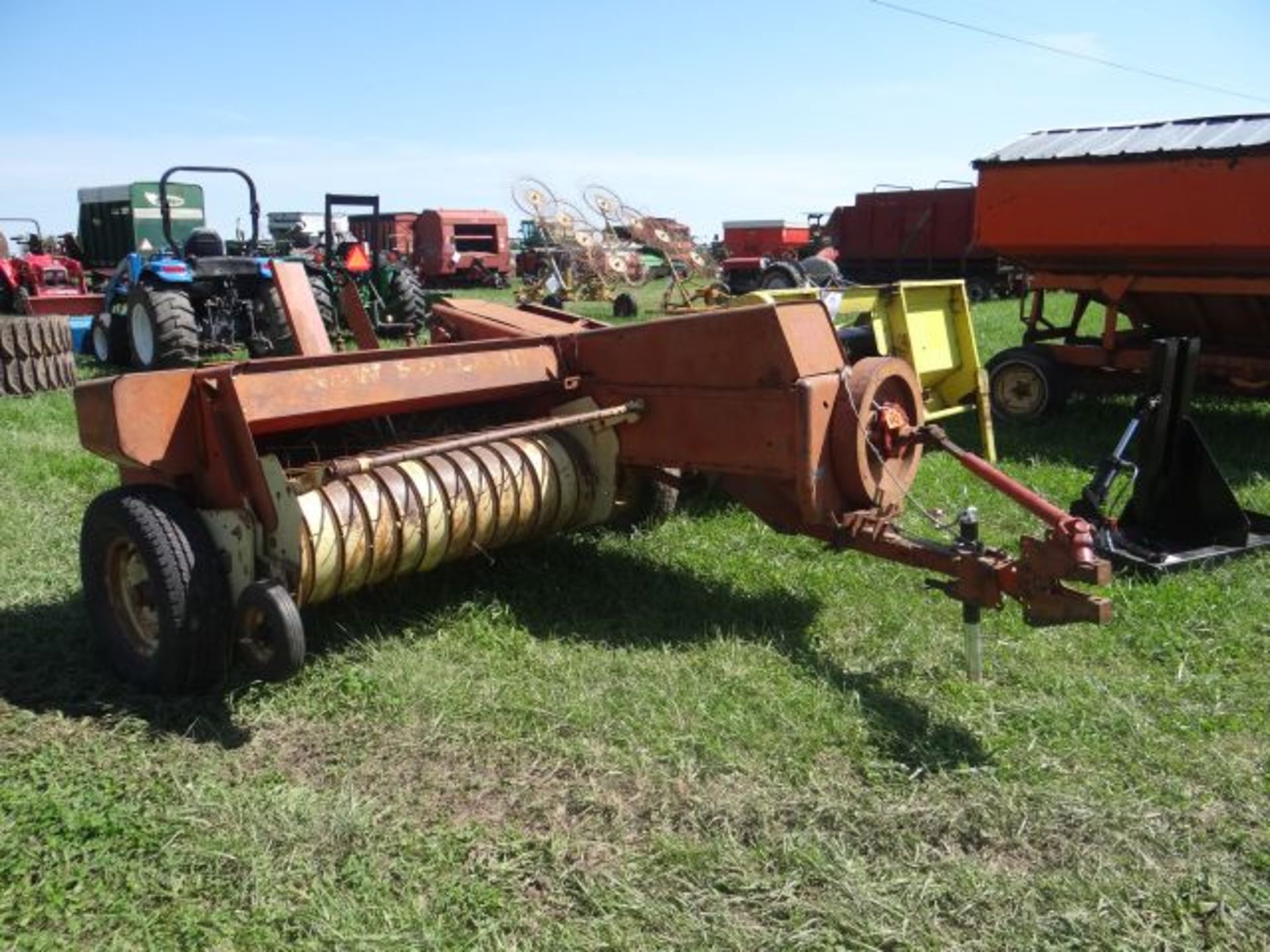 NH 65 Square Baler Small 14x12x24 Bales - Image 2 of 3