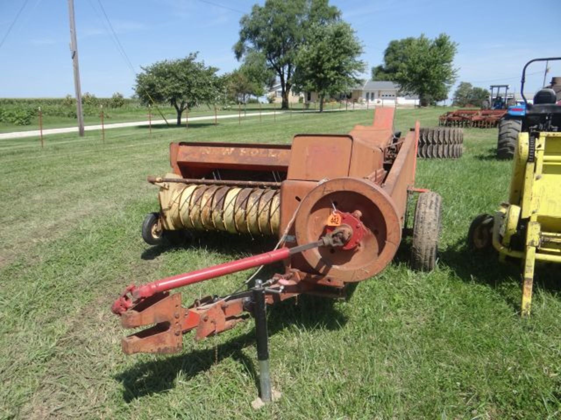 NH 65 Square Baler Small 14x12x24 Bales