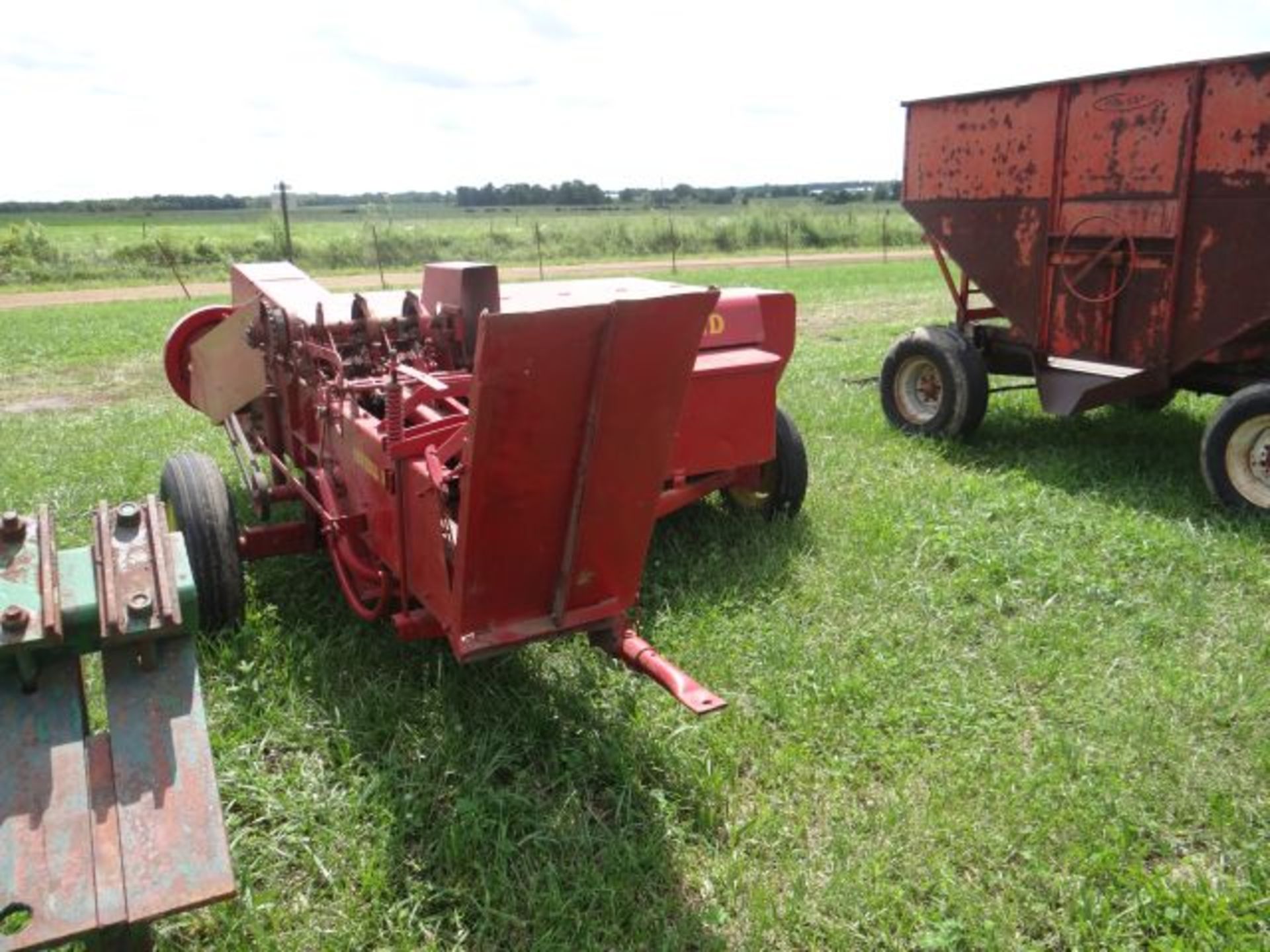 NH 268 Round Baler Excellet Condition - Image 3 of 3