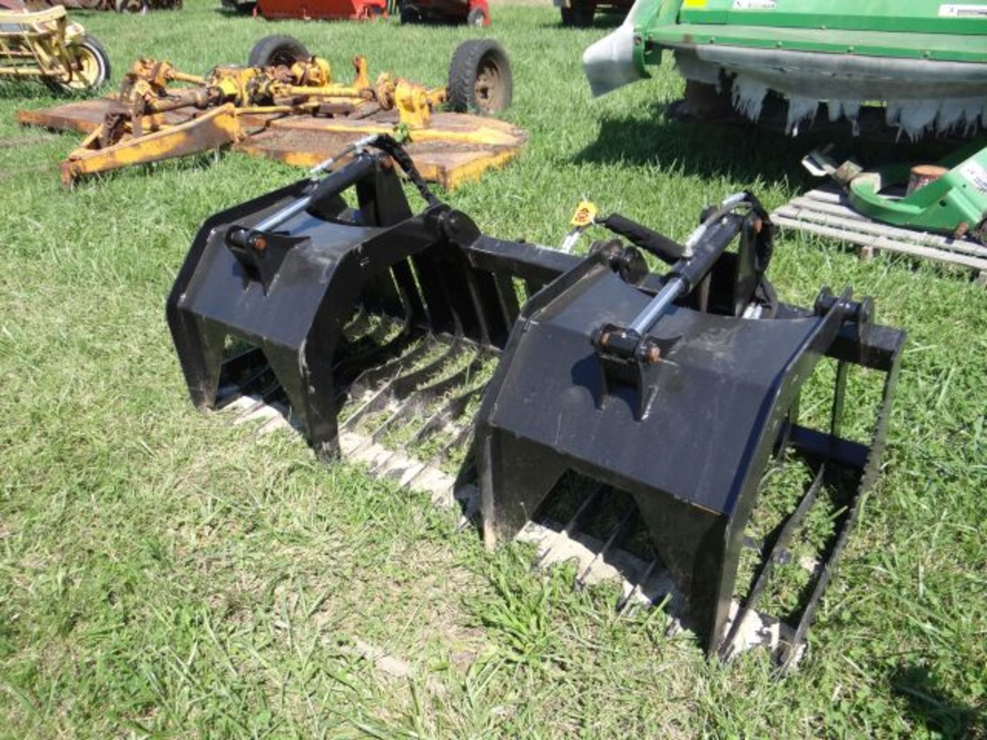 Patriot 75" Skeleton Grapple Skid Steer Attachment - Image 2 of 2