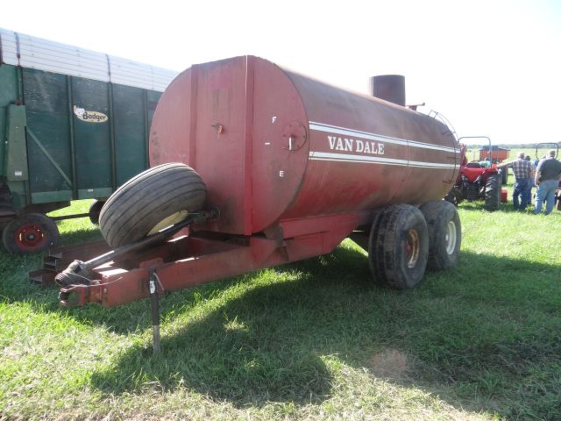 VanDale Manure Tank 3200 Gallon, Tandem Axle, Working Order, Spare Tire