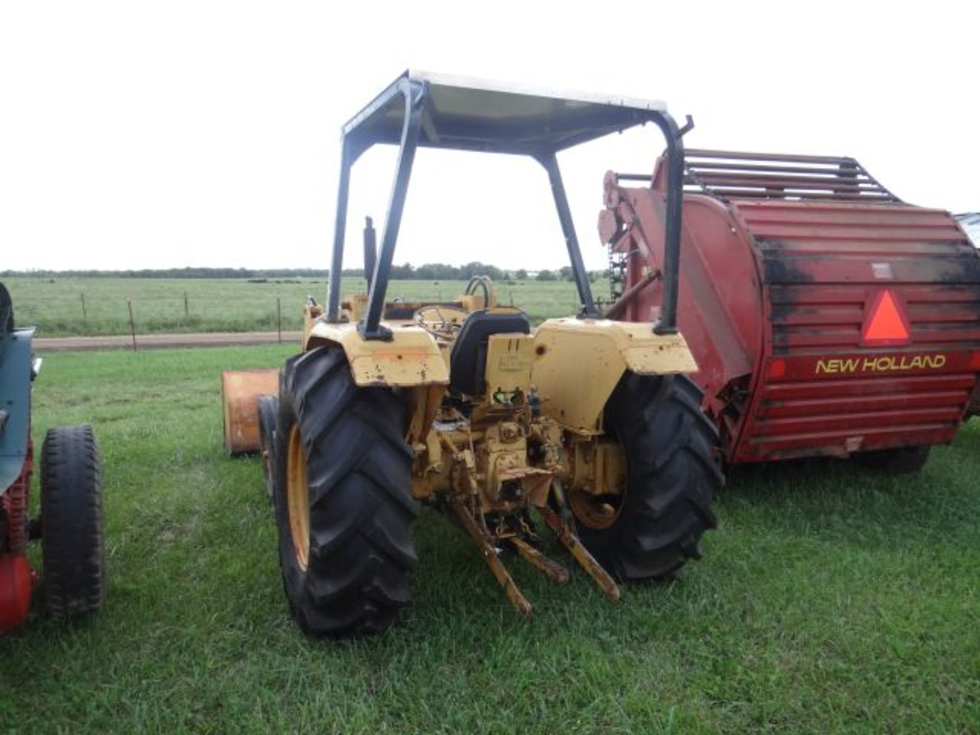 Case 380 Industrial Tractor Diesel, 3pt, PTO, Good Tires, New Alternator and Radiator Recently, w/ - Image 3 of 3