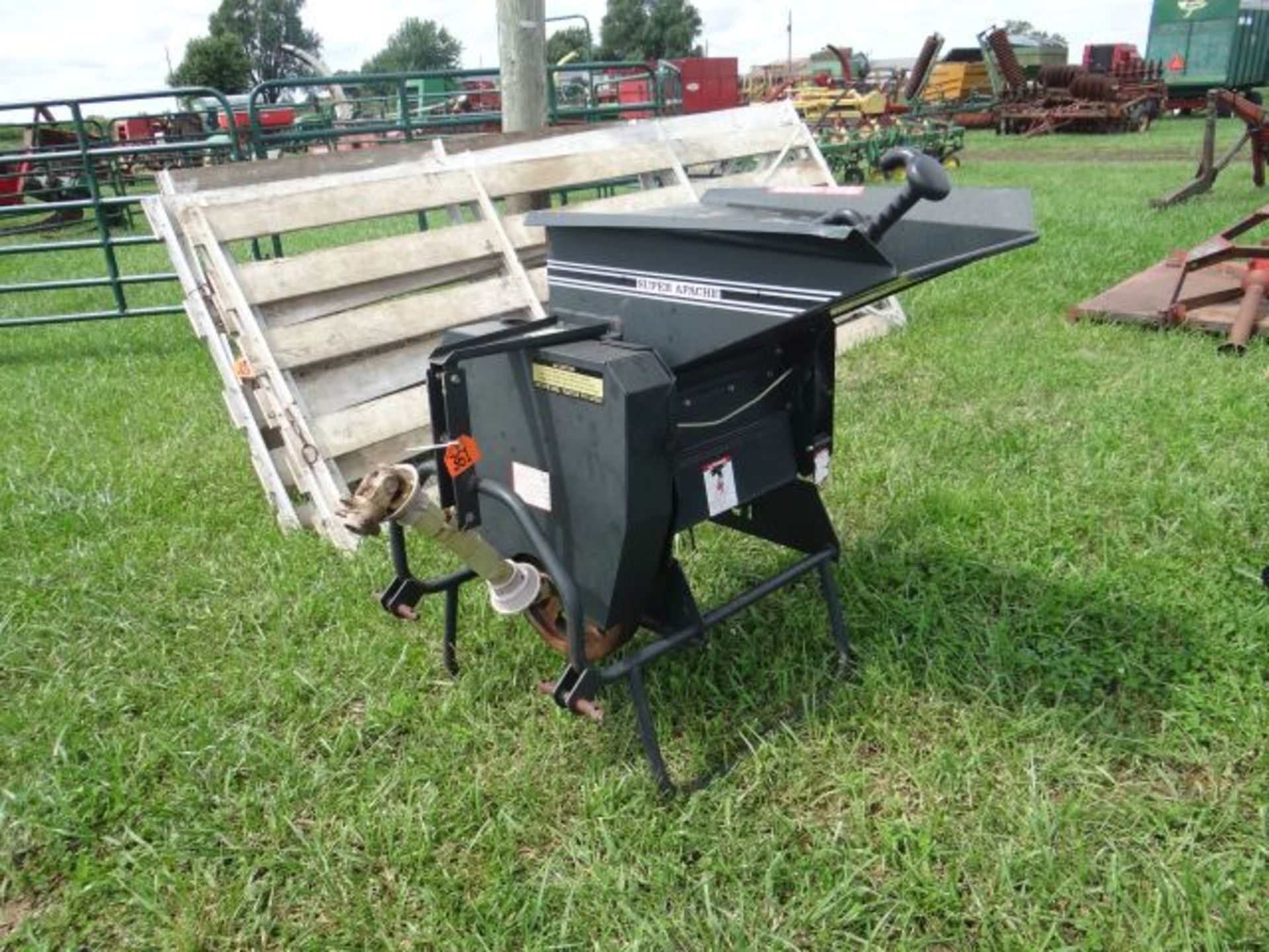 Apache Chipper Shredder 3pt, PTO - Image 2 of 2