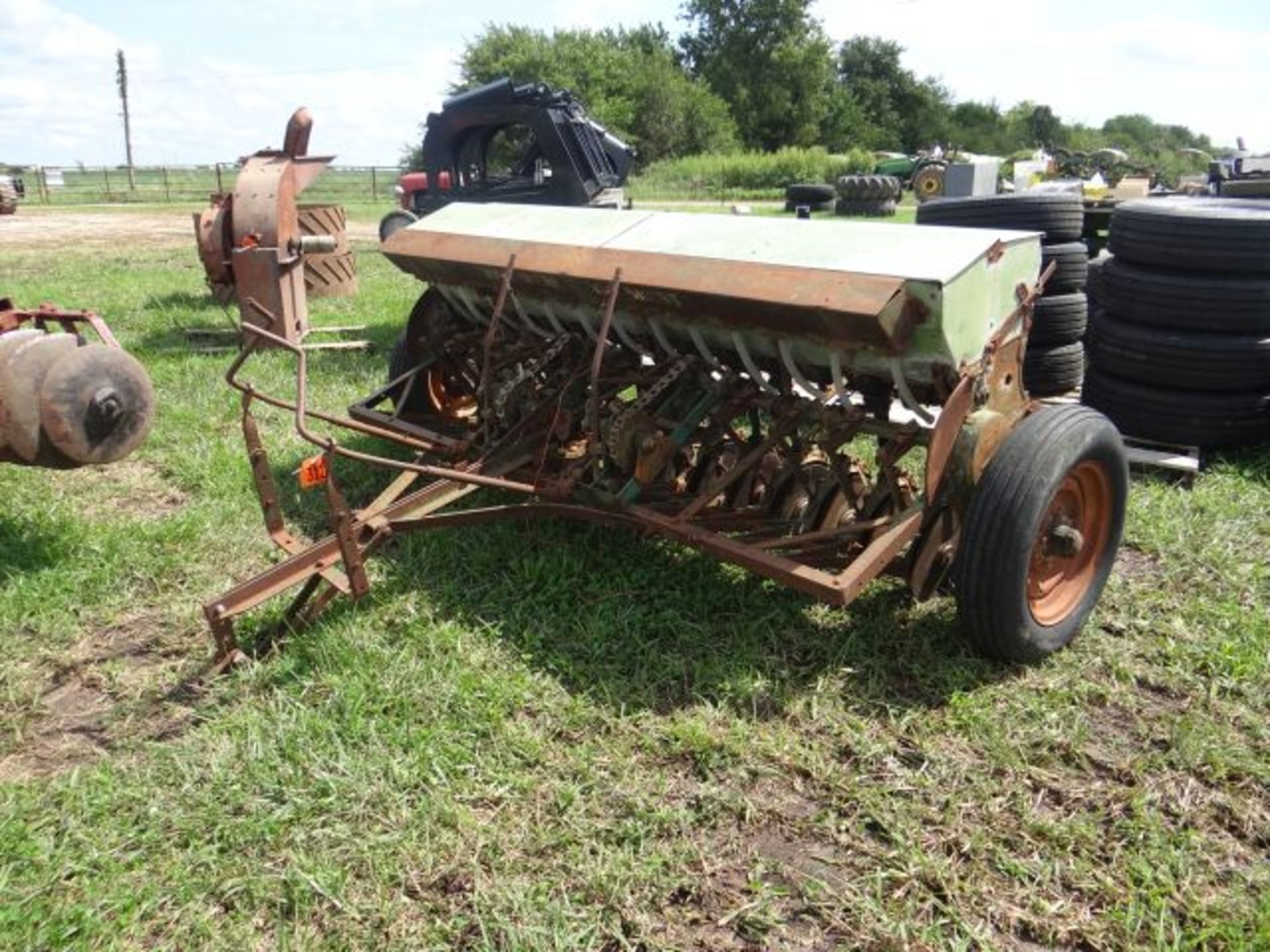 JD FB Grain Drill 13x7, Grass, Double Disk - Image 2 of 2