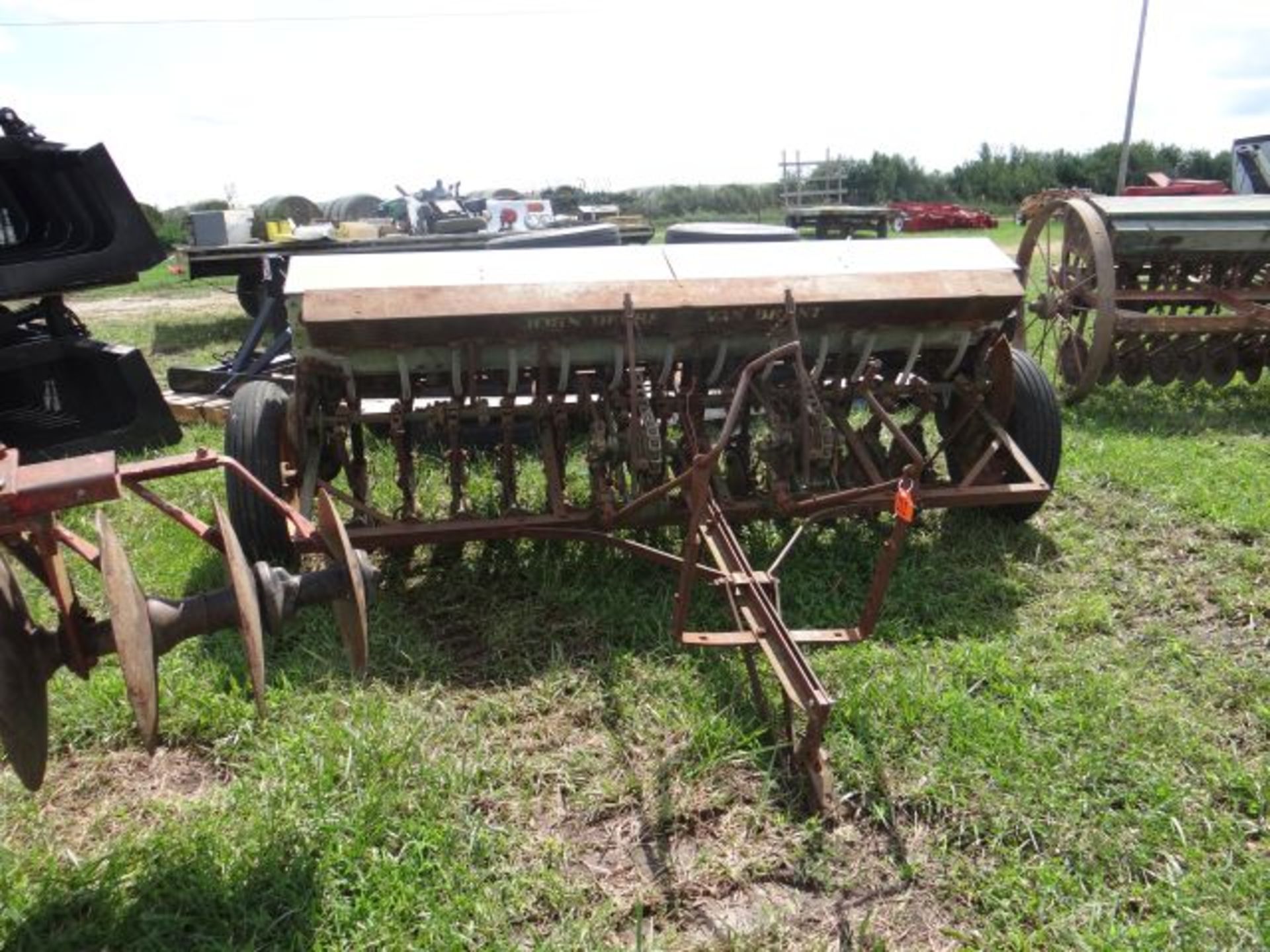 JD FB Grain Drill 13x7, Grass, Double Disk