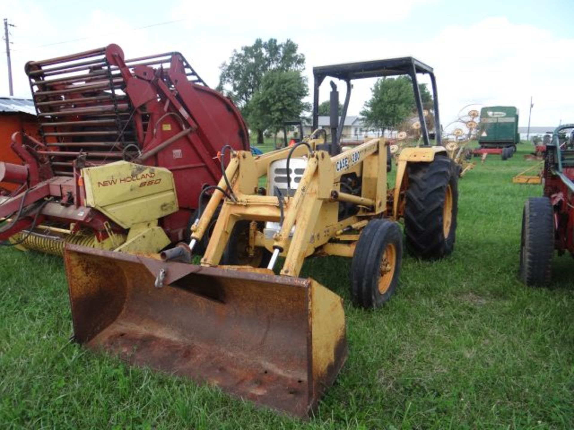 Case 380 Industrial Tractor Diesel, 3pt, PTO, Good Tires, New Alternator and Radiator Recently, w/ - Image 2 of 3