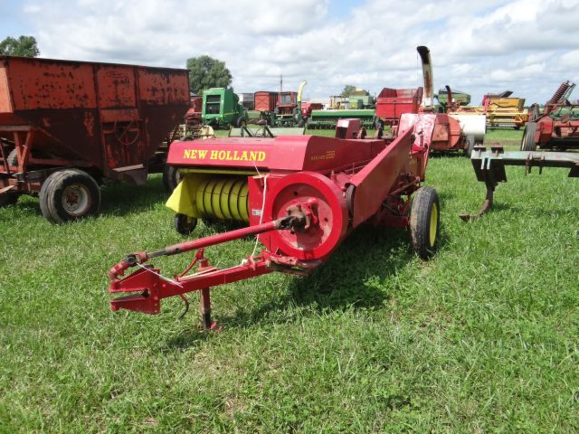 NH 268 Round Baler Excellet Condition - Image 2 of 3