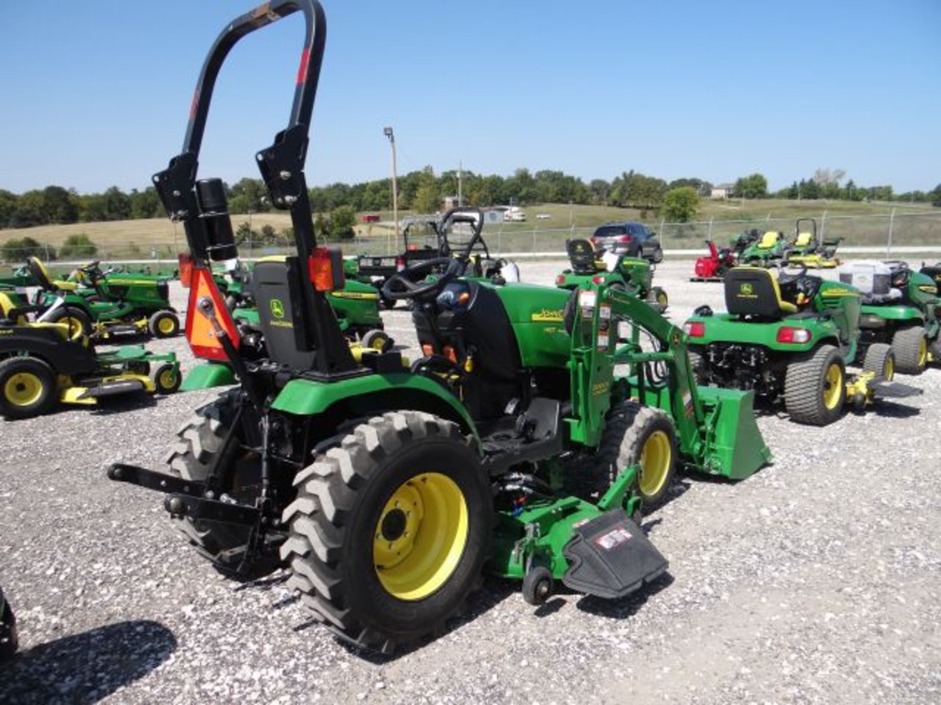 2011 JD 2320 Compact Tractor 410 hrs, 25hp, Yanmar, Diesel, MFWD, 2spd Hydro, Open Station, - Image 2 of 7