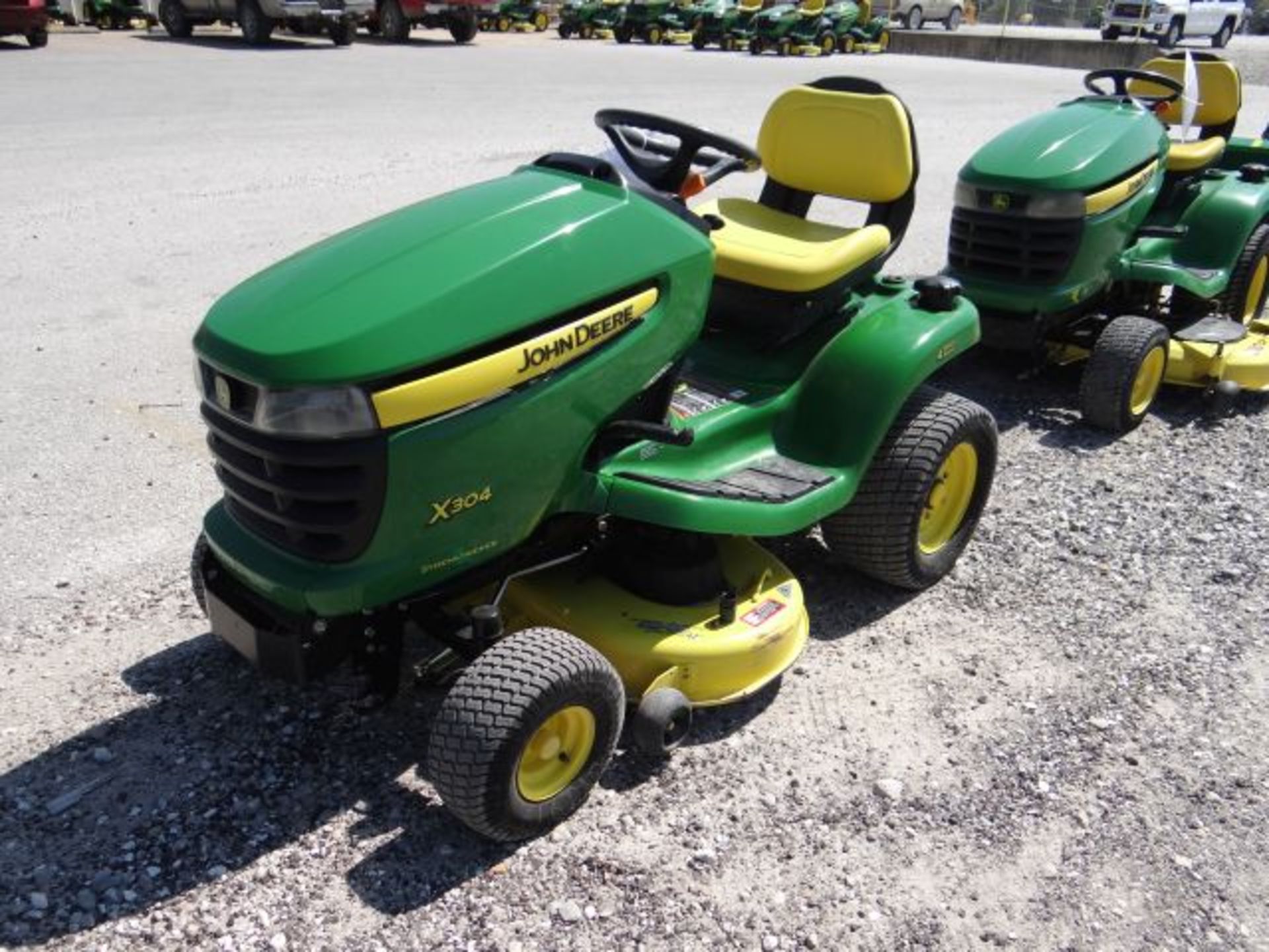 2008 JD X304 AWS Mower 189 hrs, 17hp Kawasaki, Air Cooled, Hydro, 42" Deck, All Wheel Steer - Image 2 of 3