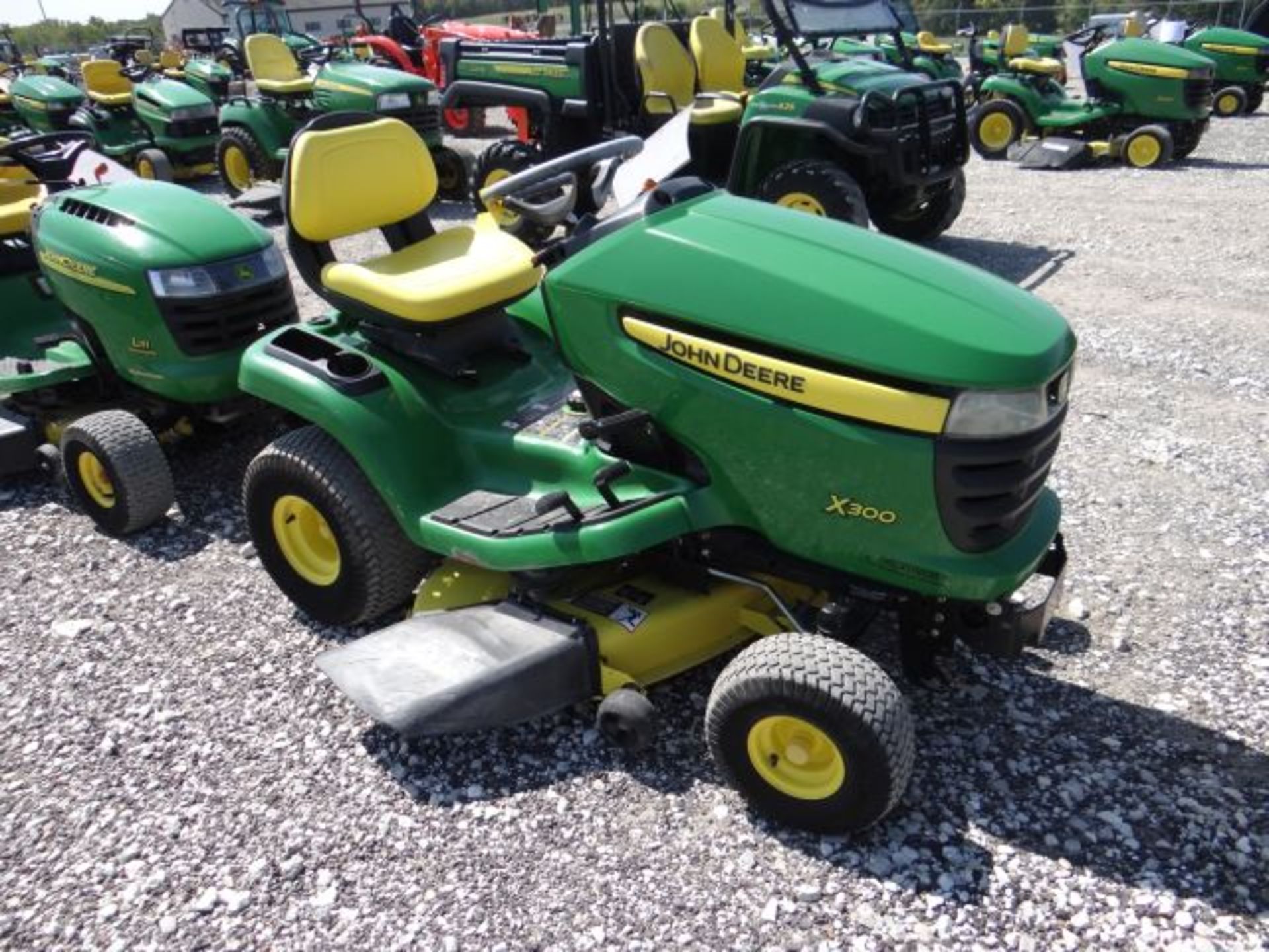 2007 JD X300 Mower 341 hrs, 17hp Kawasaki, V-Twin, Air Cooled, Hydro, w/ 42" Deck and 44" Front - Image 3 of 3