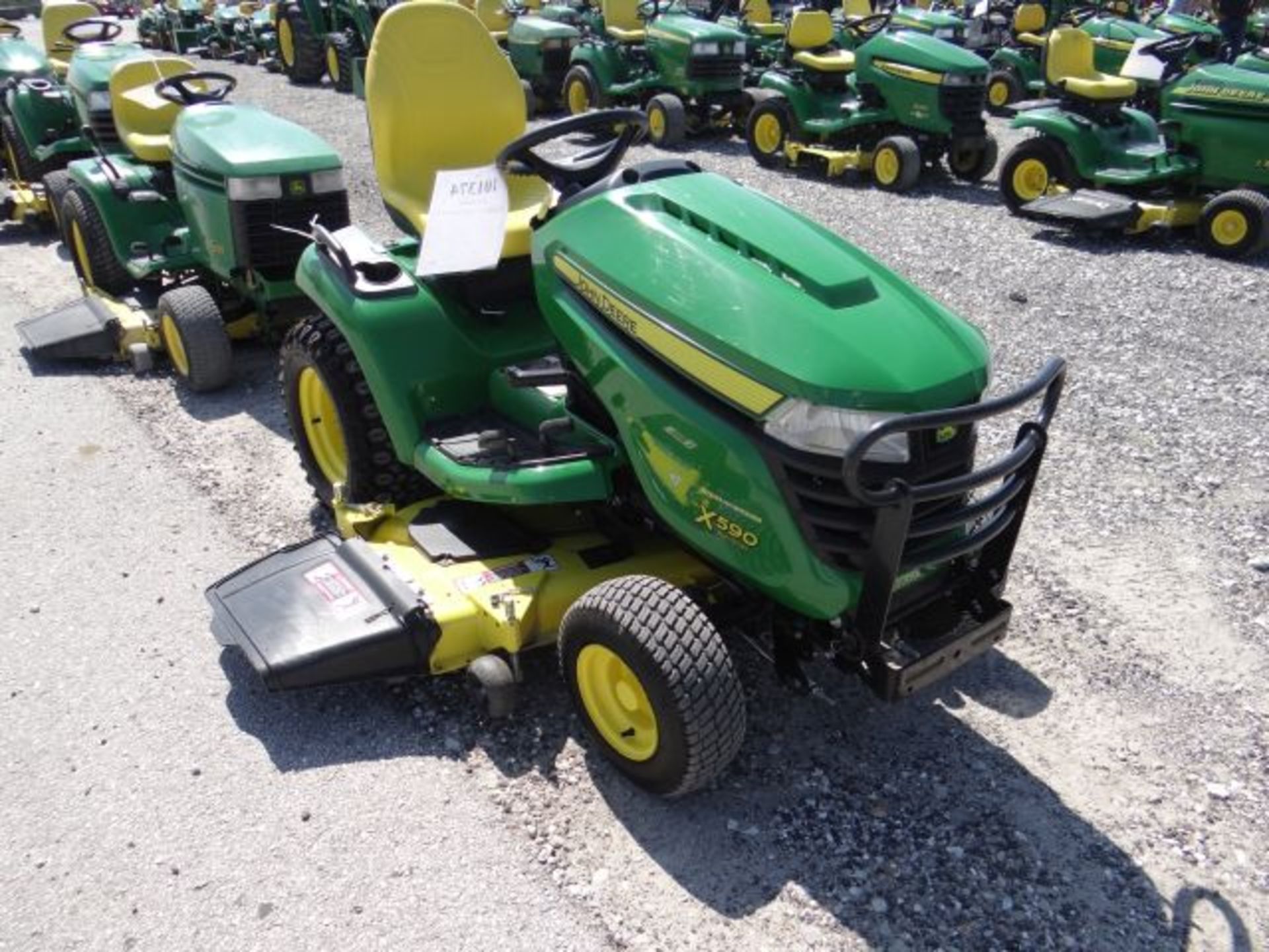 2015 JD X590 Mower 710 hrs, 24hp Kawasaki EFI V-Twin, Hydro Power Steering, Diff Lock, Hyd Lift