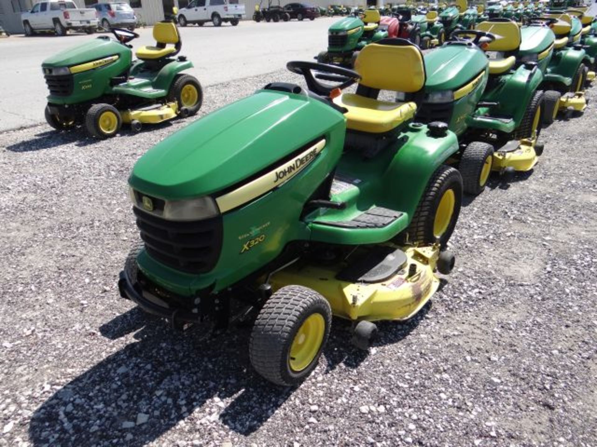 2007 JD X320 Mower 661 hrs, 22hp Kawasaki, V-Twin, Air Cooled, Hydro, 48" Deck - Image 2 of 3