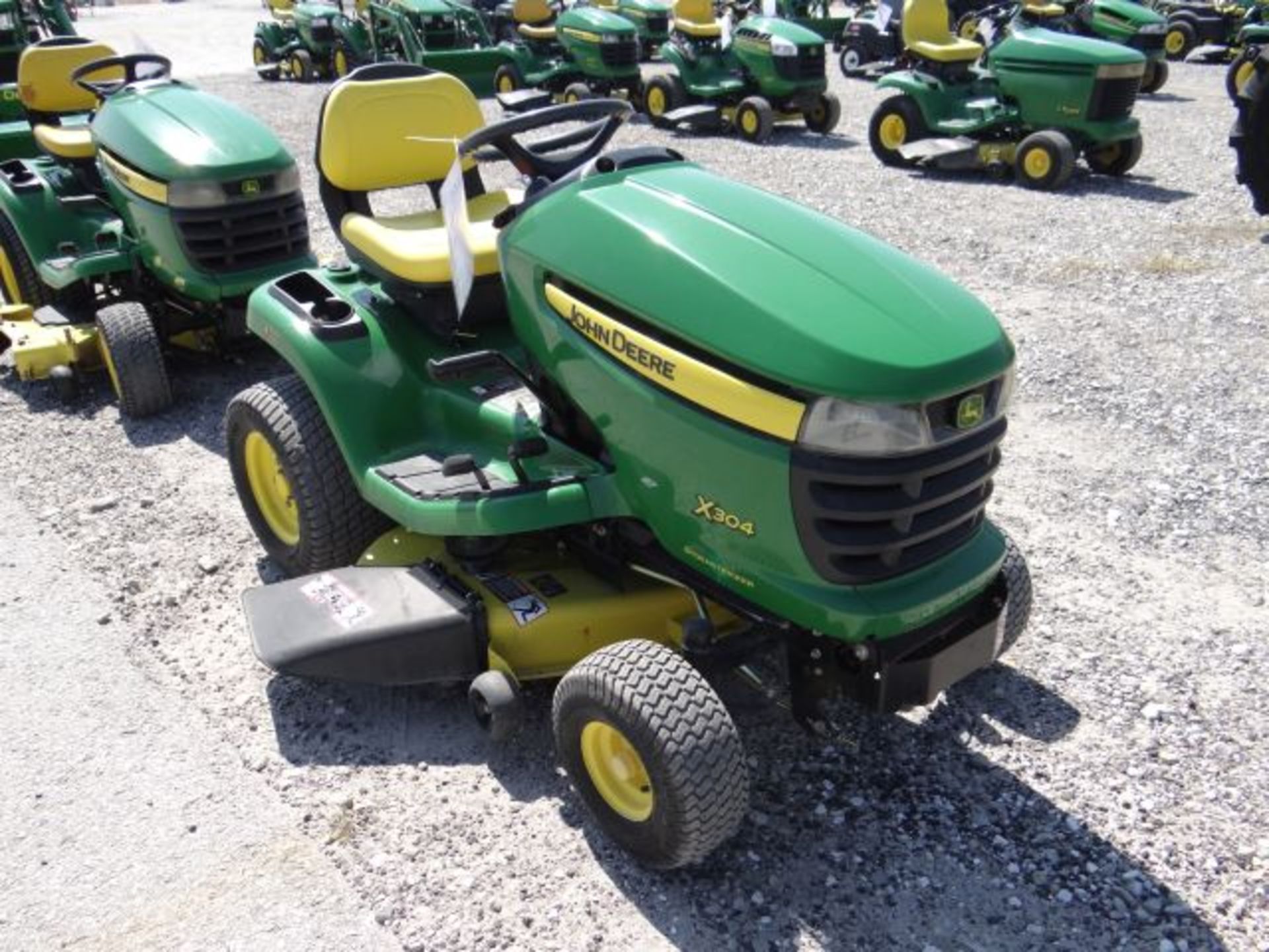 2008 JD X304 AWS Mower 189 hrs, 17hp Kawasaki, Air Cooled, Hydro, 42" Deck, All Wheel Steer