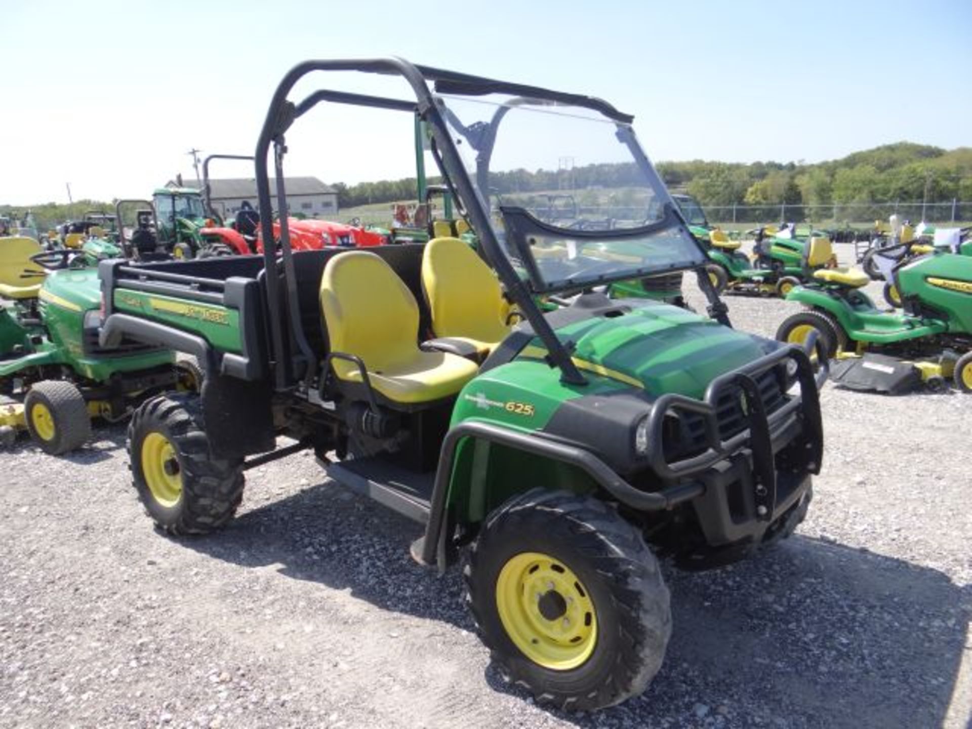 2011 JD 625i XUV Gator 992 hrs, Steel Wheels, Traction Tires, No Scratch Windshield, Bed Lift Kit, - Image 2 of 3