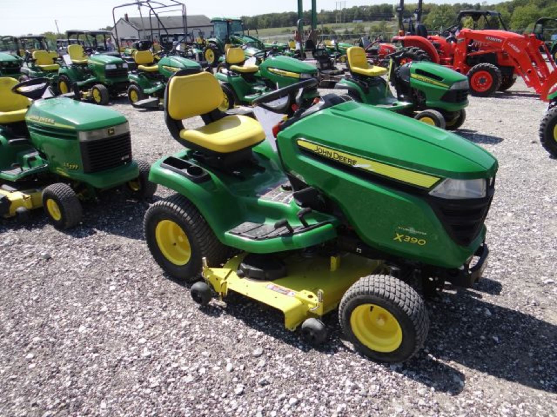 2016 JD X390 Mower 236 hrs, 22 hp Kawasaki, Air Cooled, V-Twin, Hydro Power Steering, Hyd Lift, - Image 3 of 3