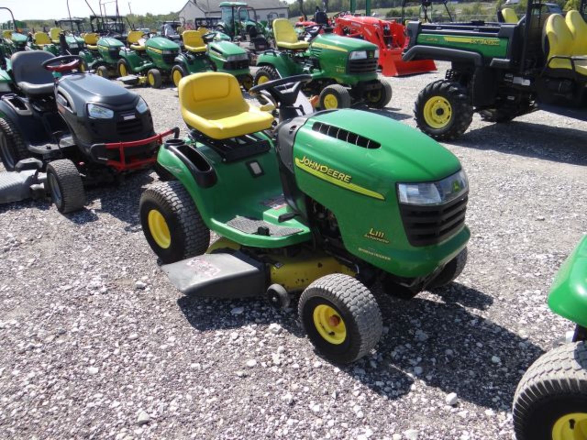 2005 JD L111 Mower 367 hrs, 20hp Briggs, Air Cooled, Hydro, 42" Deck - Image 3 of 3