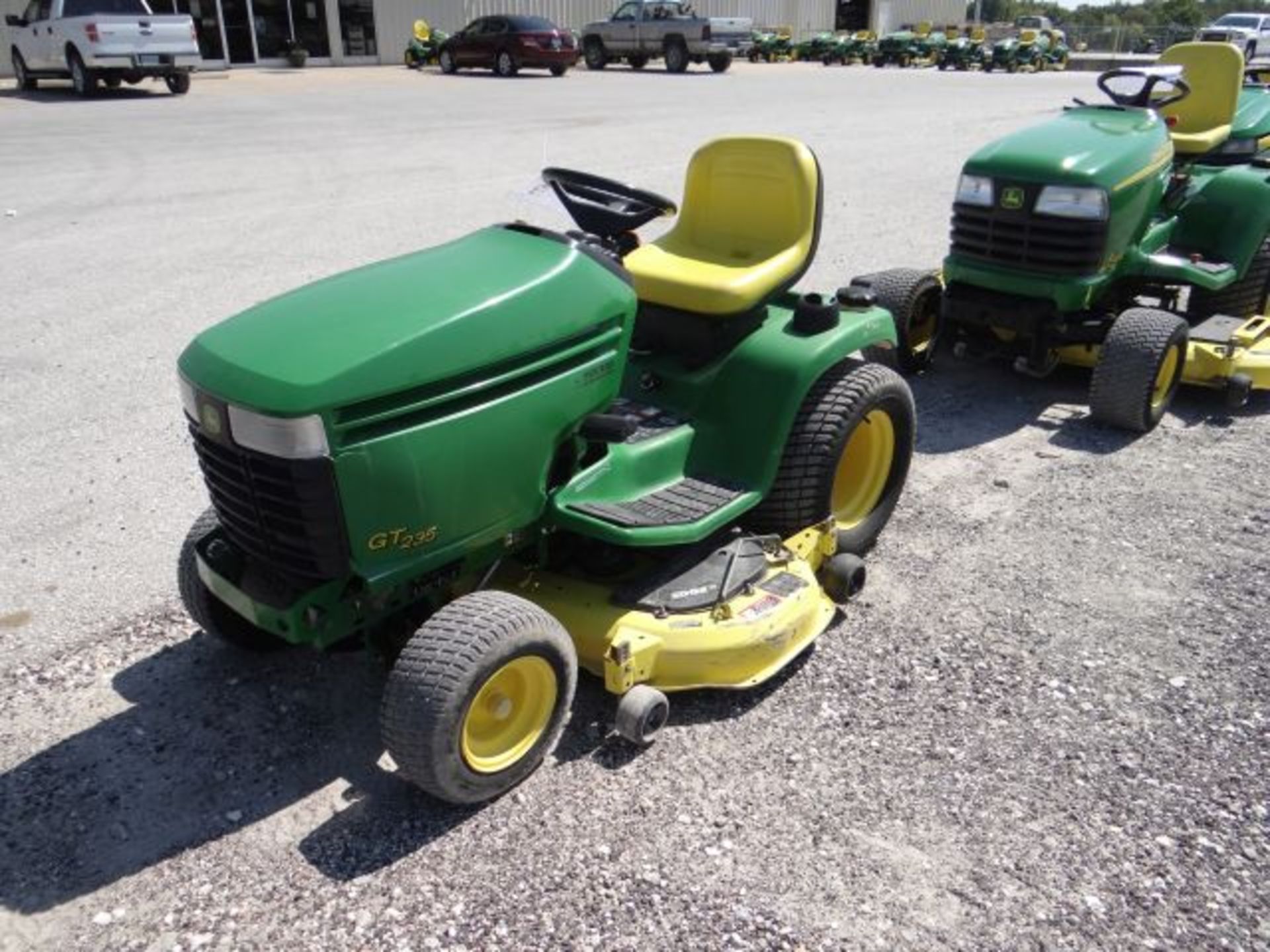 2005 JD GT235 Mower 654 hrs, 18hp, Air Cooled, Hydro, 48" Deck - Image 2 of 3