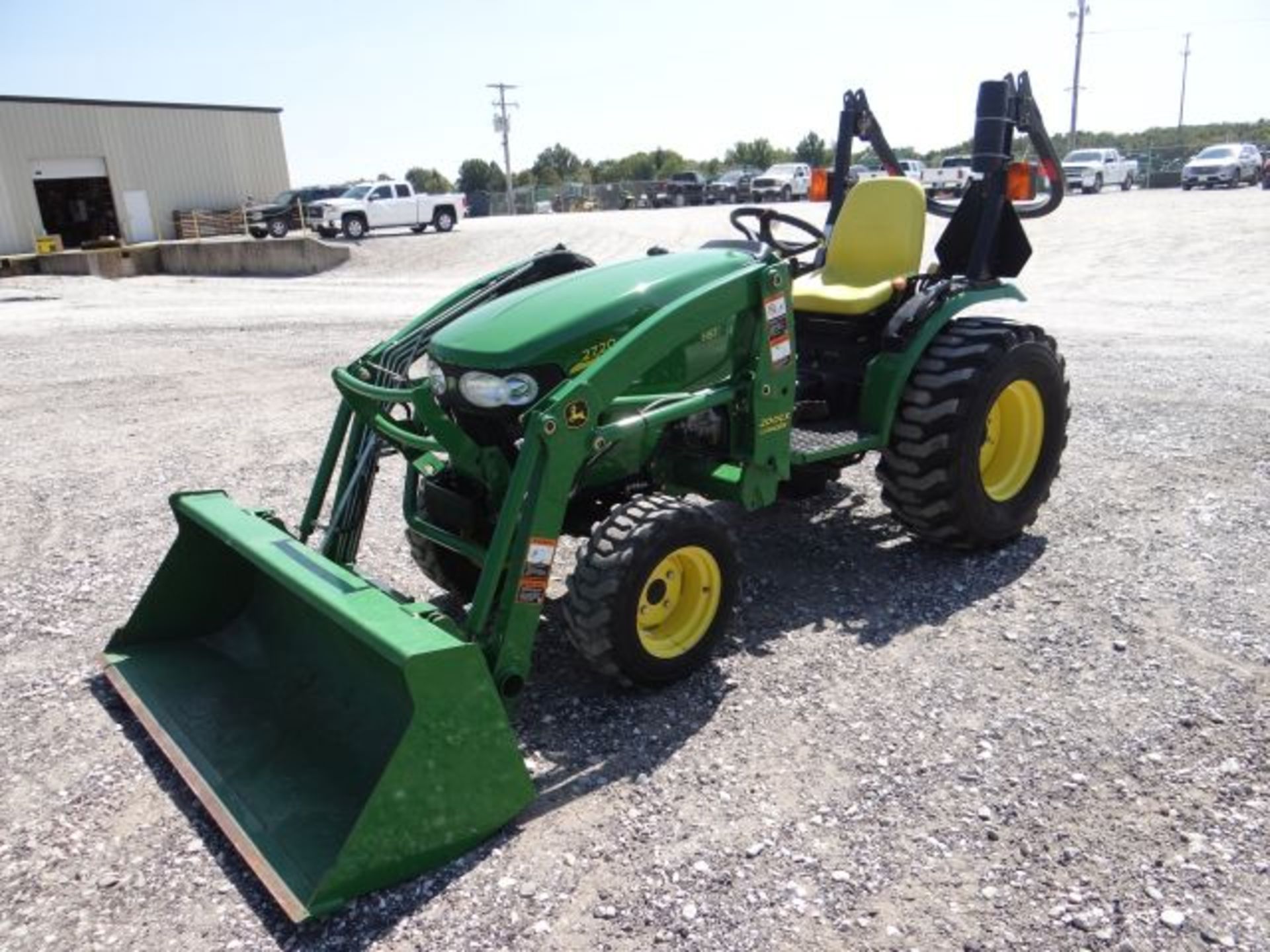 2011 JD 2720 Compact Tractor 119 hrs, 31hp, Yanmar, Diesel, MFWD, 2spd Hydro, Open Station,