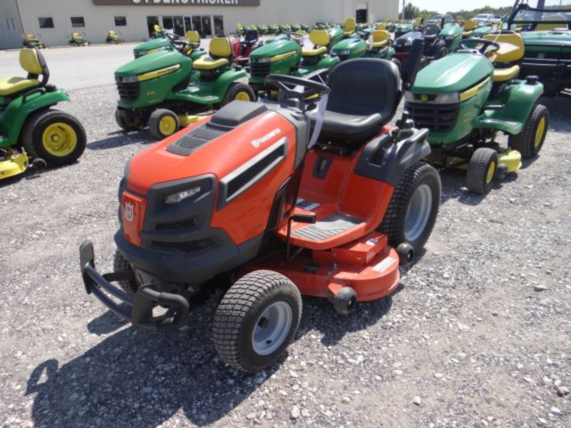 2016 Husquvarna GT48XLSI 34 hrs, 24hp, Briggs, Air Cooled, Electronic Ready, Start Pkg, Hydro, - Image 2 of 3