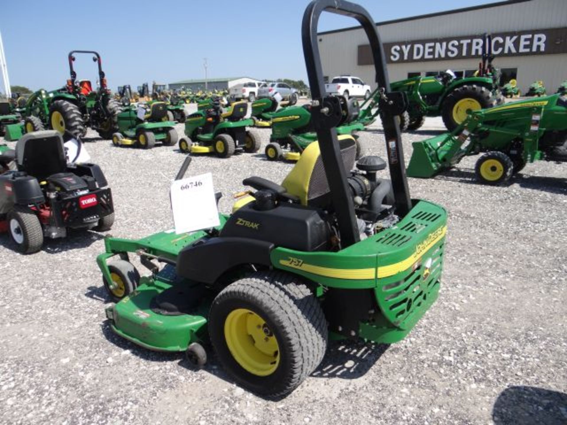 2007 JD 757 Mid Z Mower 826 hrs, 25hp Kawasaki, V-Twin, Air Cooled, 60" Deck