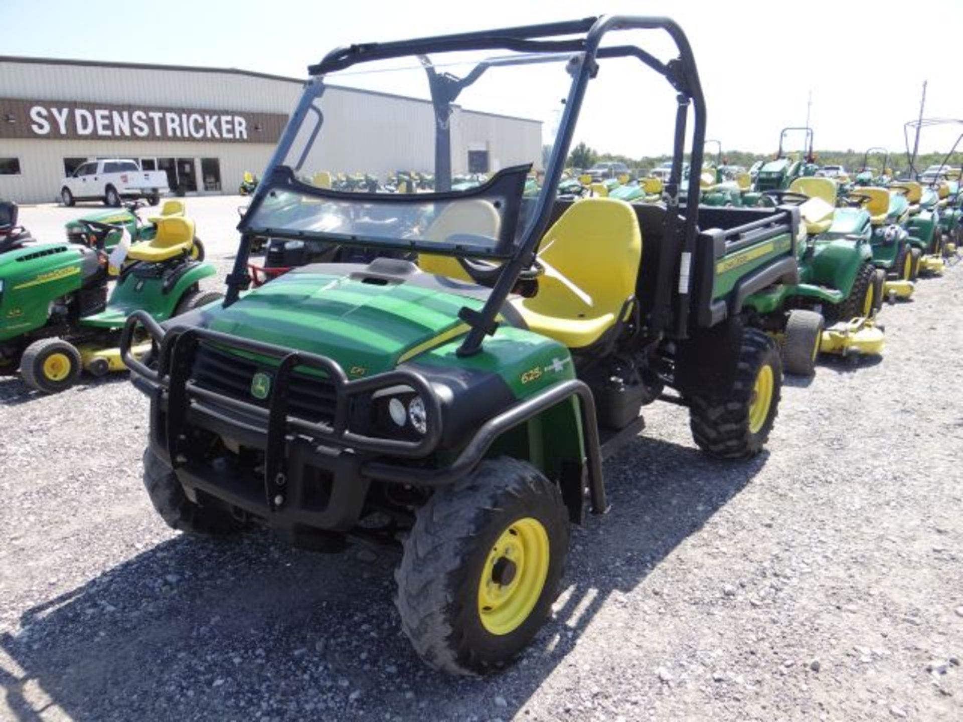 2011 JD 625i XUV Gator 992 hrs, Steel Wheels, Traction Tires, No Scratch Windshield, Bed Lift Kit,