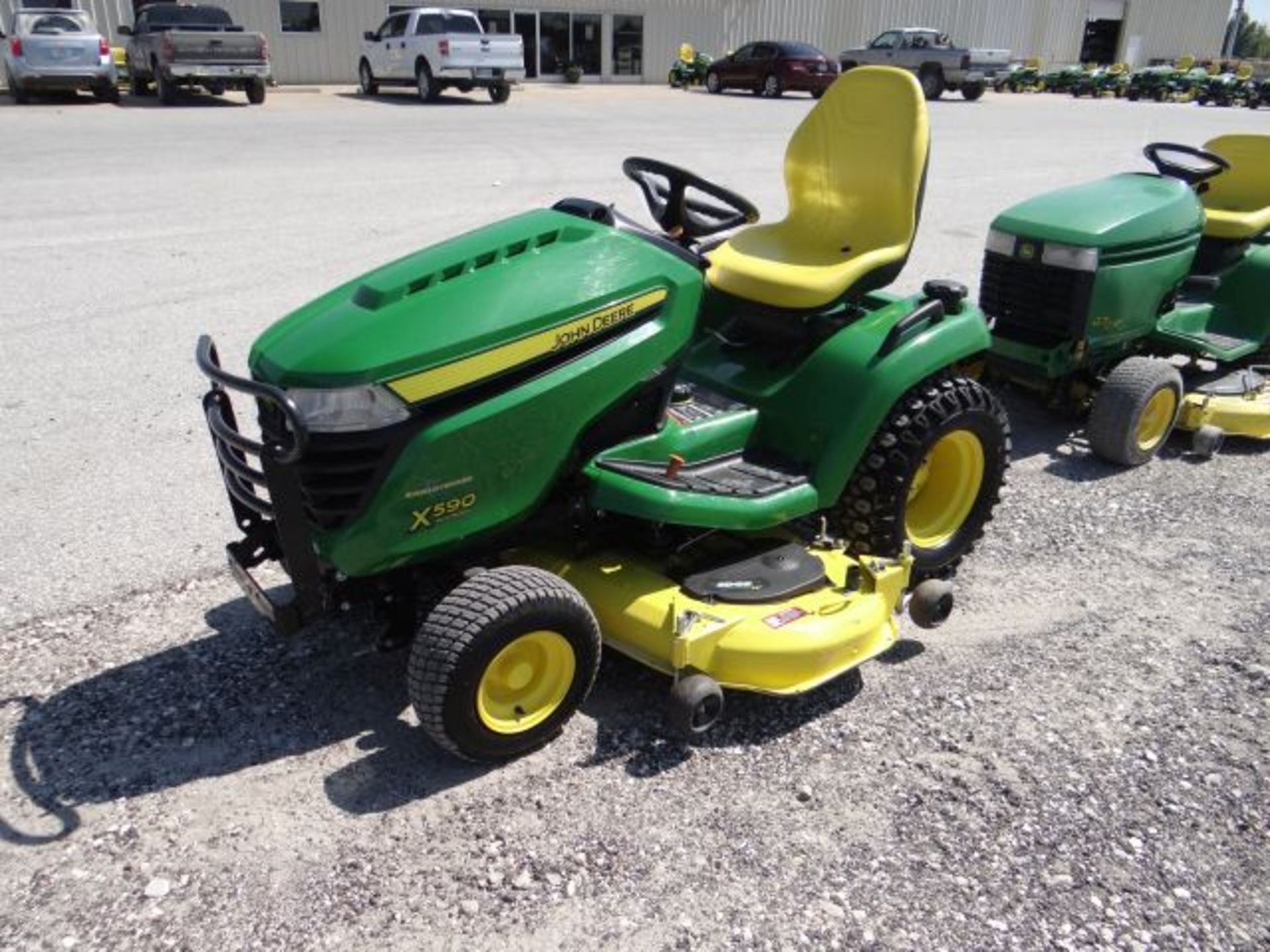 2015 JD X590 Mower 710 hrs, 24hp Kawasaki EFI V-Twin, Hydro Power Steering, Diff Lock, Hyd Lift - Image 2 of 3