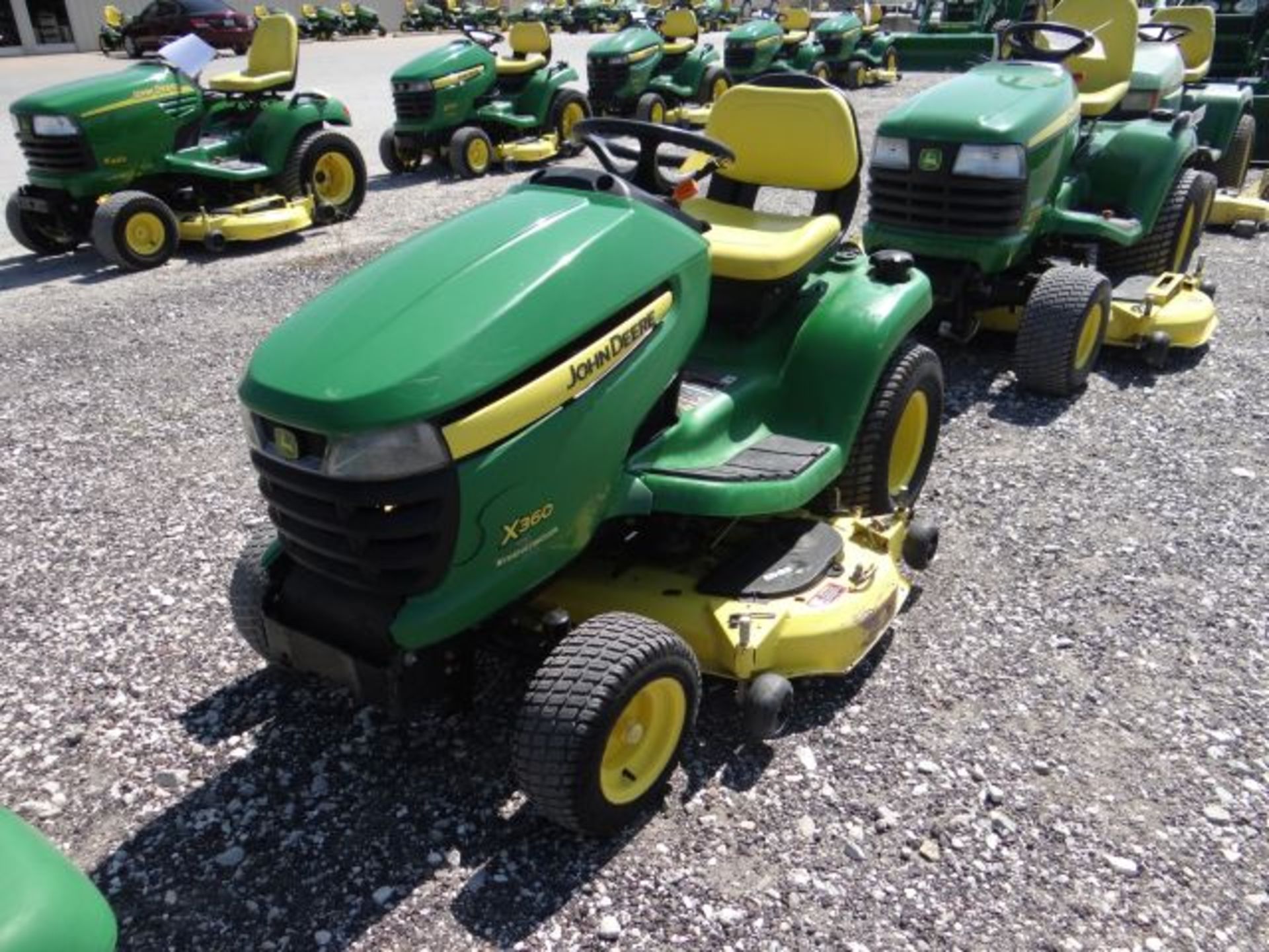 2010 JD X360 Mower 631 hrs, 22hp Kawasaki, Air Cooled, V-Twin, Hydro Power Steering, Hyd Lift, 48" - Image 2 of 3