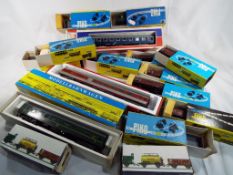 Model railways - a collection of good boxed OO gauge rolling stock comprising 3 passenger coaches